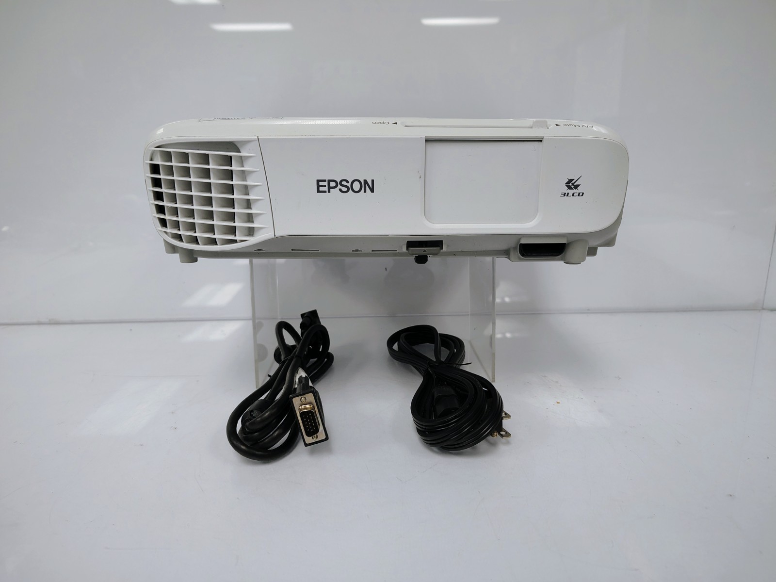 Epson Powerlite 107 XGA 3LCD 3500 Lumens 1024x768 Projector W/185 Used Lamp Hrs