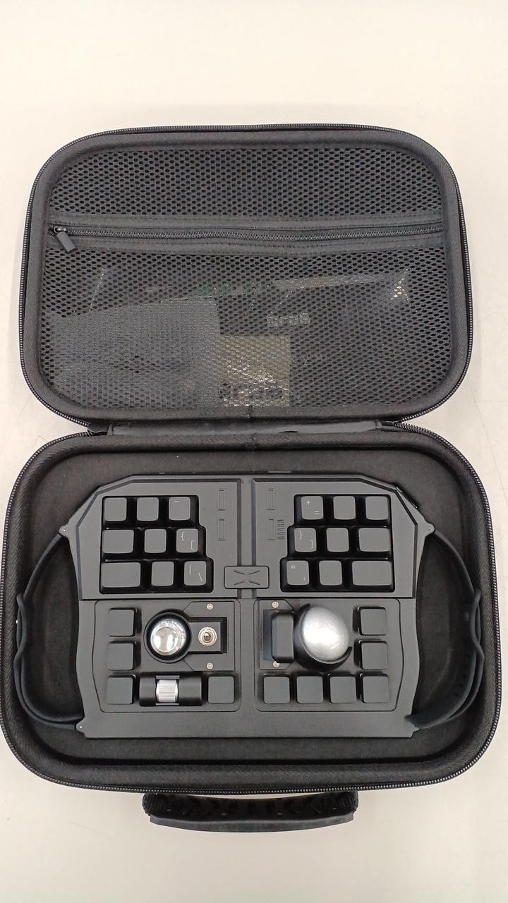 Transformable Keyboard Model GRABSHELL DOTBRAVO