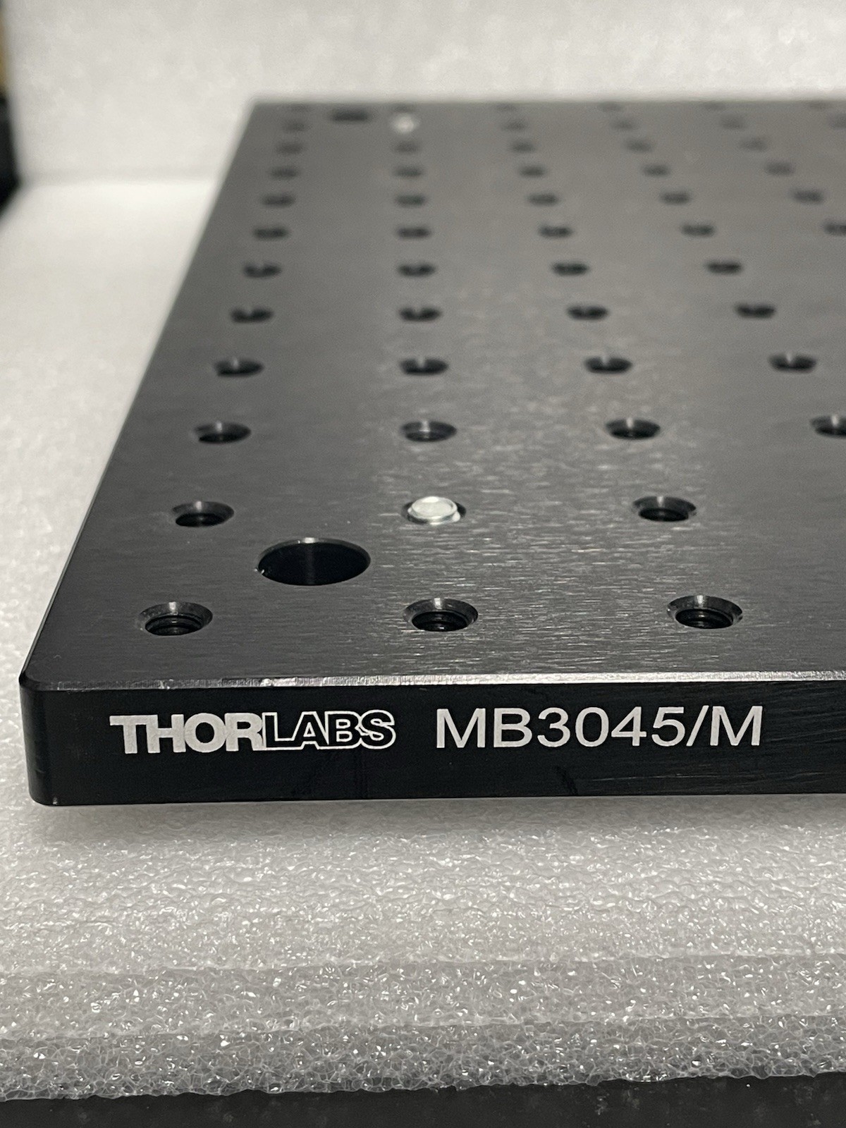 THORLABS MB3045/M MAluminum Breadboard, 300 mm x 450 mm x 12.7 mm, M6 Taps