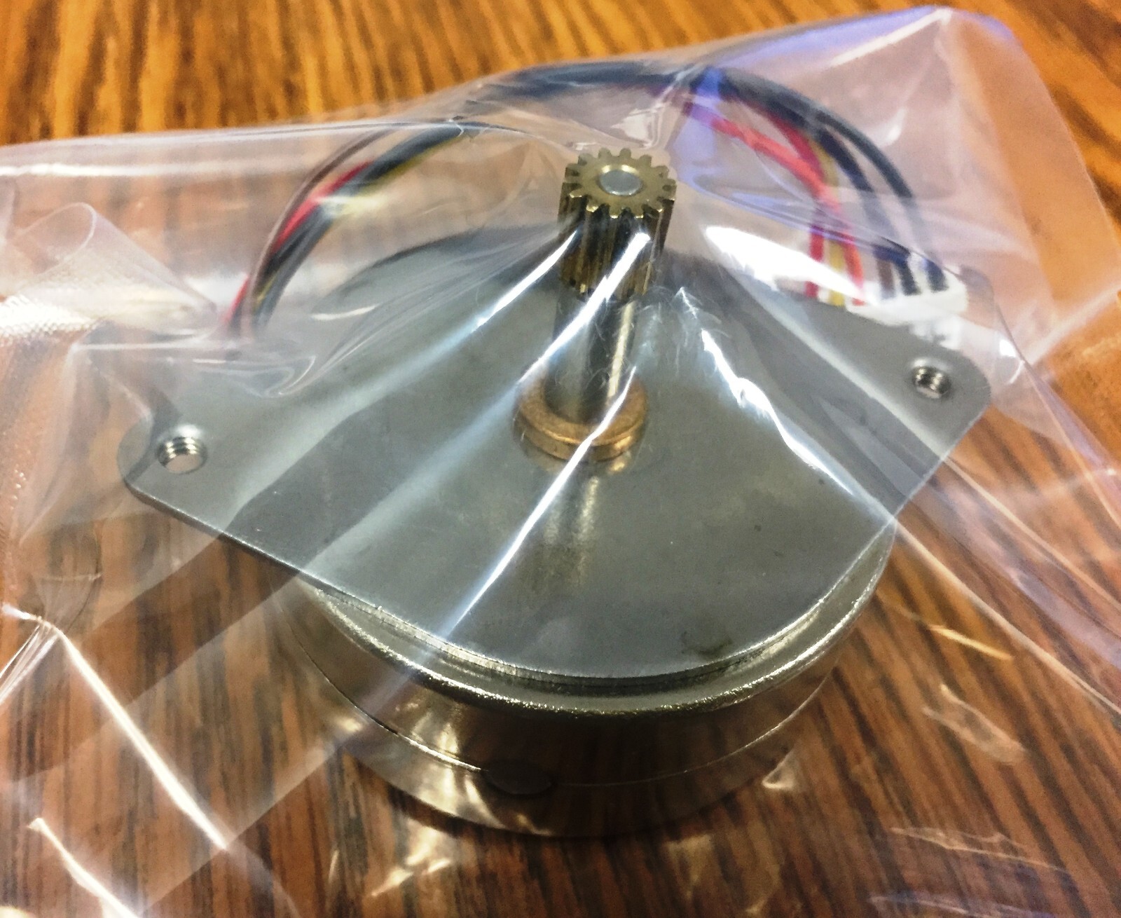 Fuji Electric SM55-4824-C Stepper Motor, 6V, 9 Ohm, 6-Pin Connectors