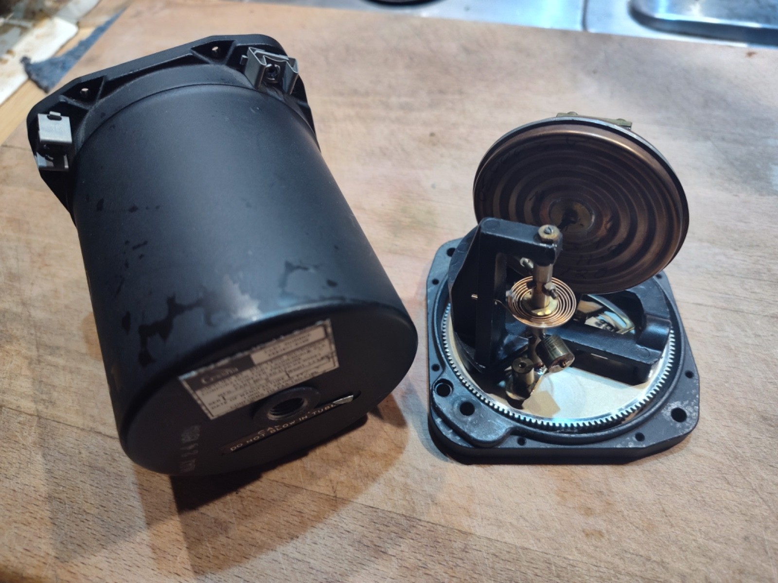CESSNA PRESSURE ALTIMETER P/N C661011-0105 UNITED INSTRUMENTS, -1 to 20,000 FT