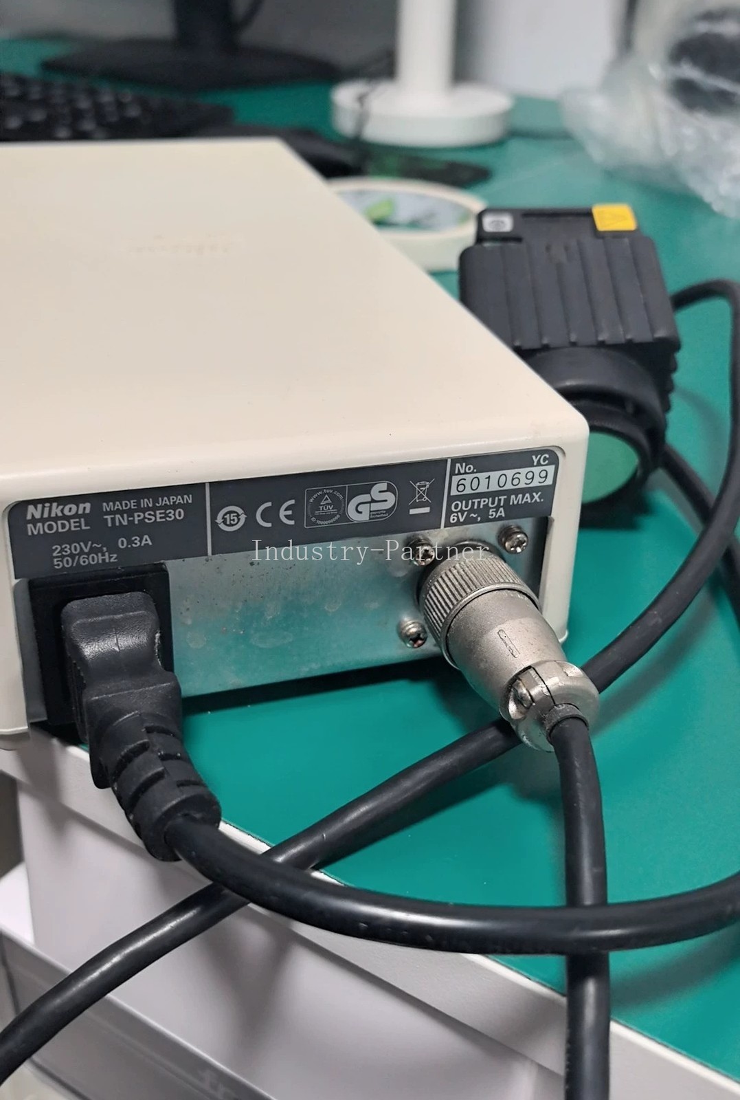 Nikon C-DSLS Microscopes Halogen illuminator + LTN-PSE30 230V Power Supply.