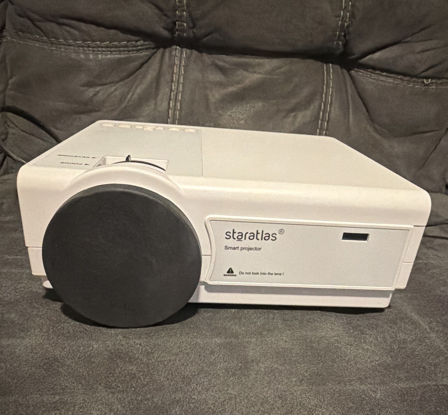 Staratlas Projector 1080p LCD 8500 Lumens Speaker HDMI USB VGA White