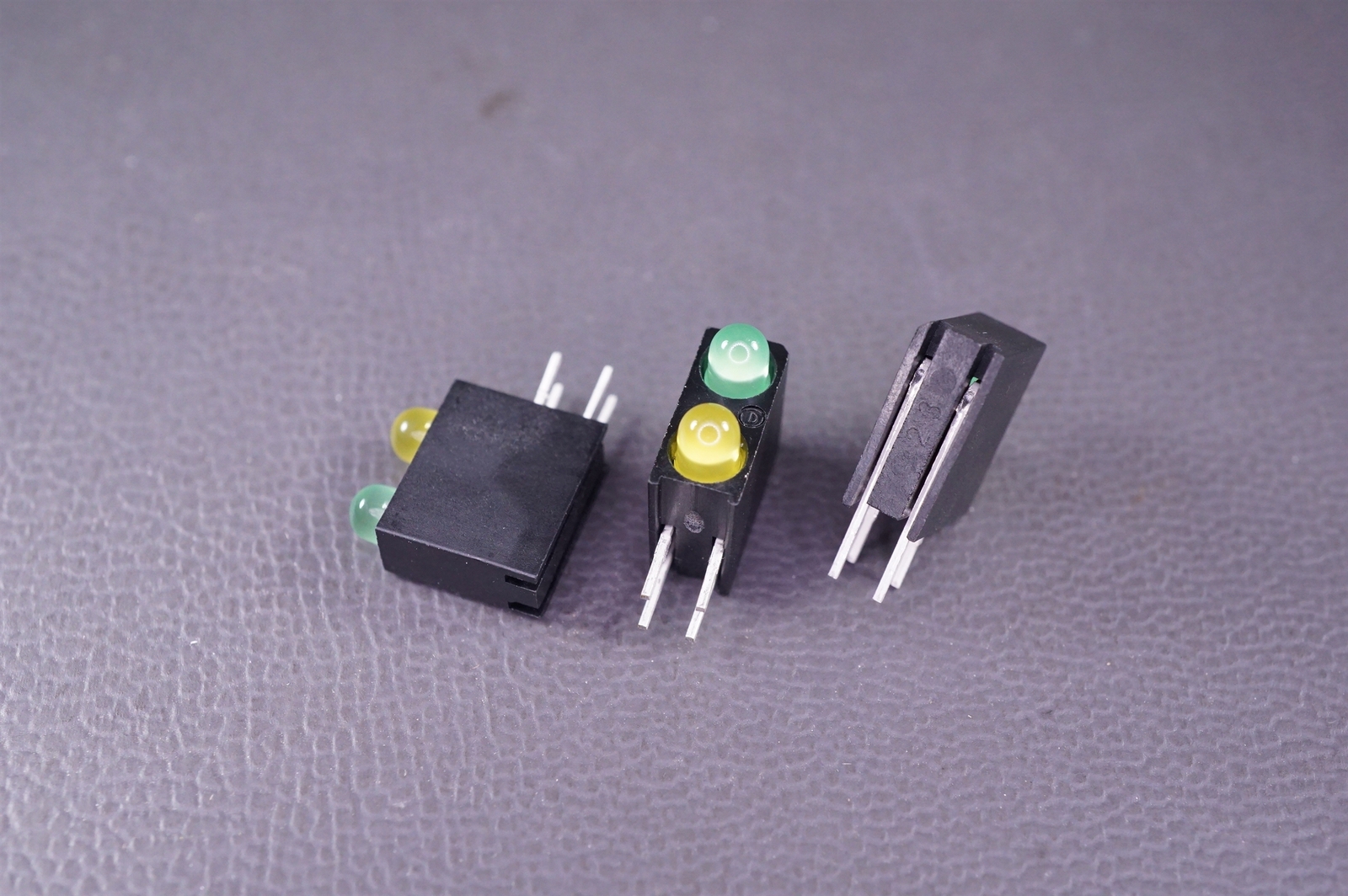 Lot of 3 x 553-0123F Dialight Bi-Level 3mm LED Green + Yellow 563nm 585nm TH RA