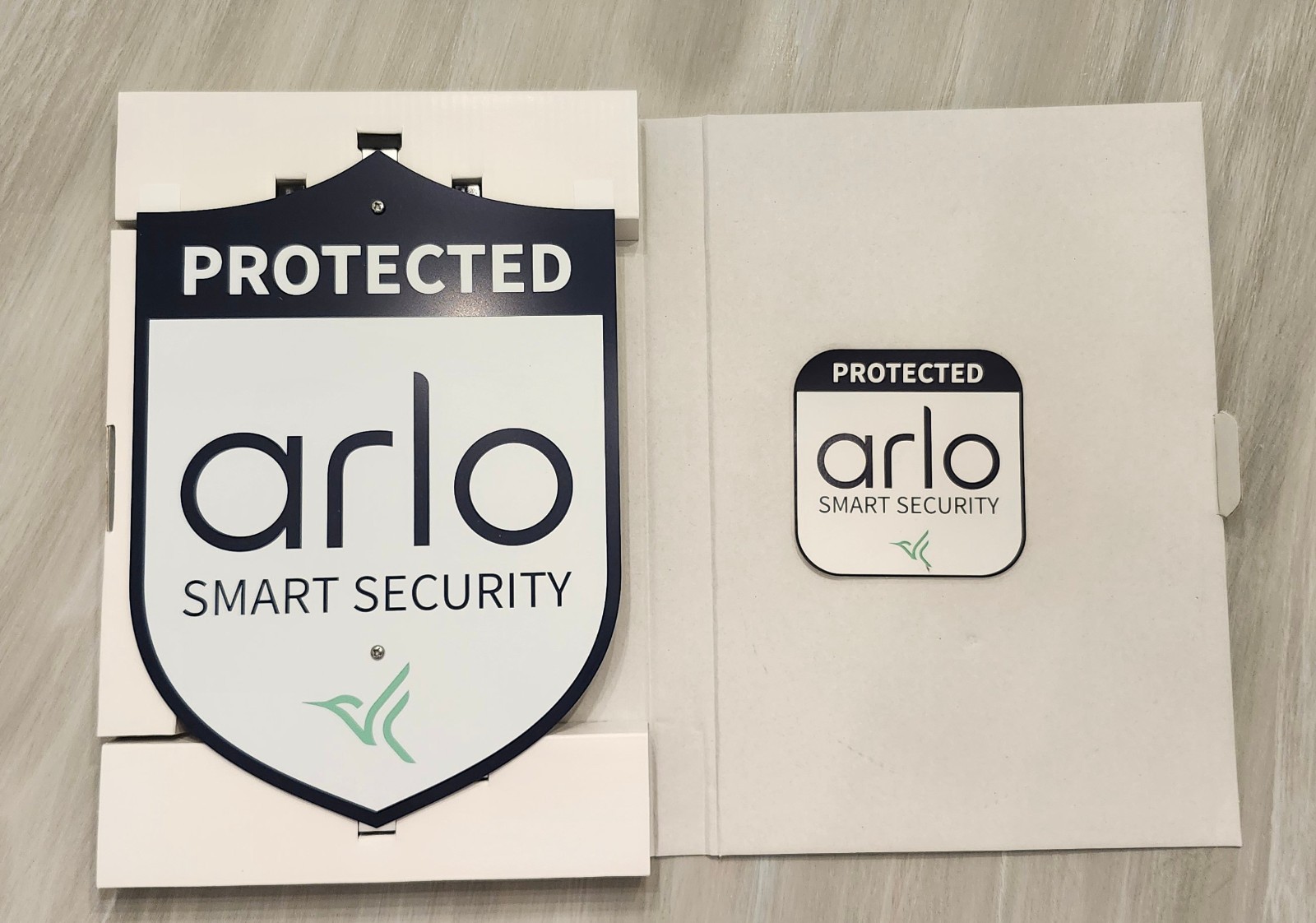 Arlo Smart Security Yard Sign and 1 Window Decal