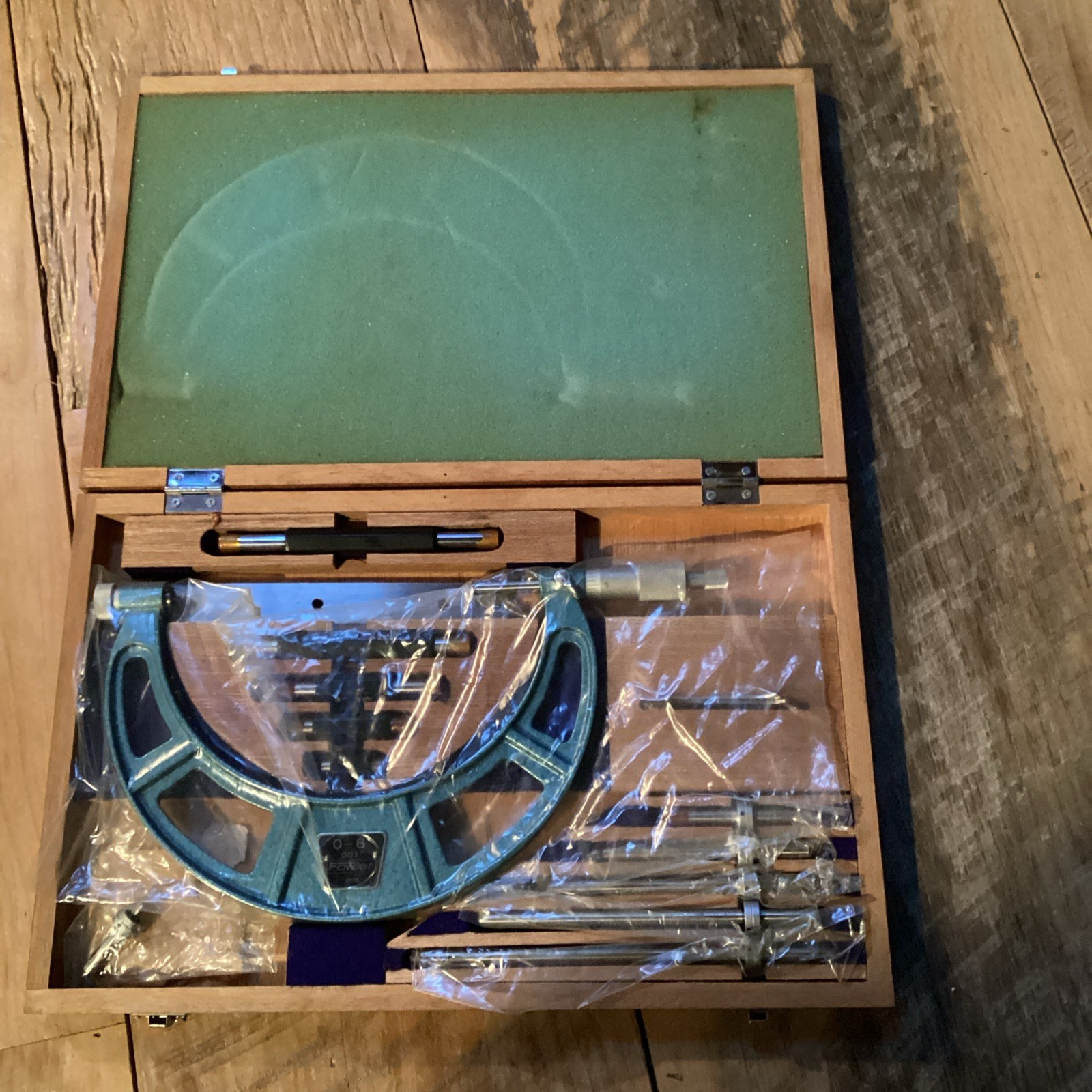 Fowler Japan 0-6" Micrometer Set 52-401-221 with Box. Outstanding Condition.