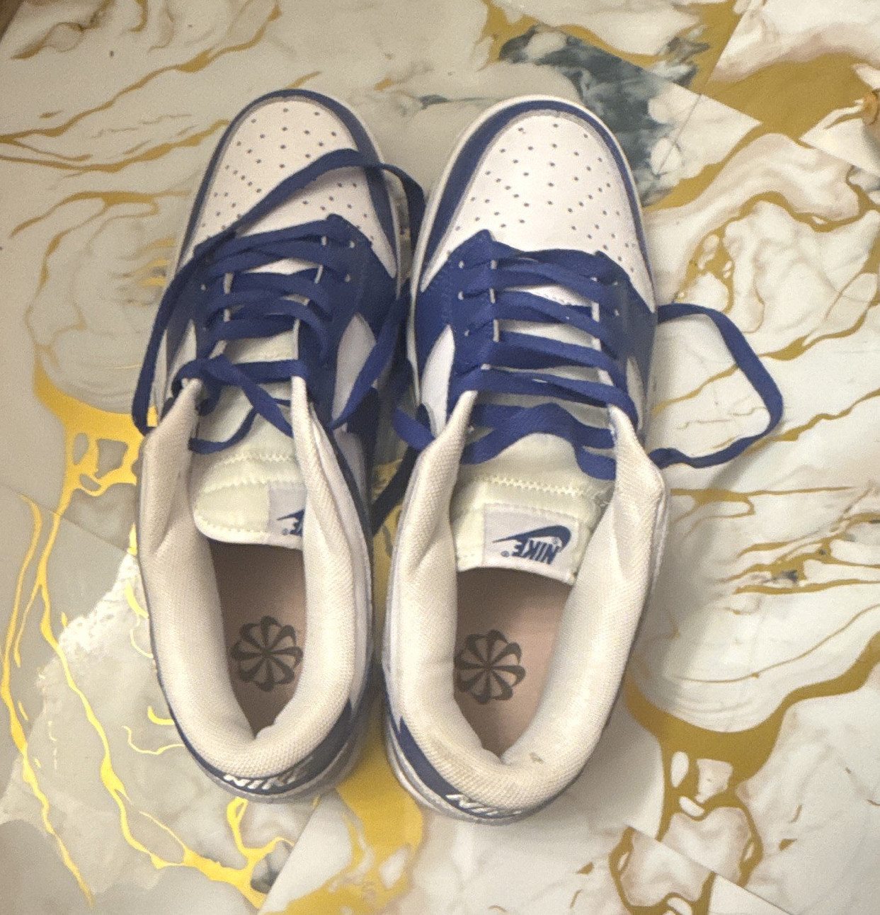 Nike Men's White/Blue Colorblock Logo Low Top Lace-Up Athletic Sneakers