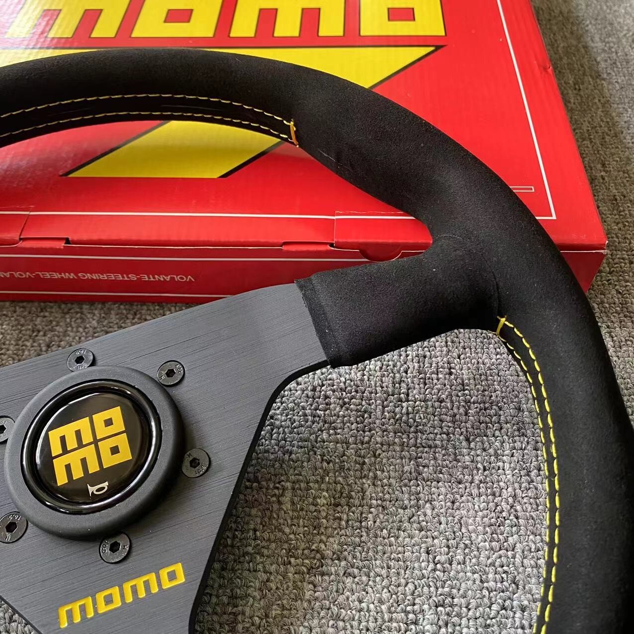 MOMO BLACK EDITION 350mm/14inch MOD07 Flat bracket Suede Steering Wheel