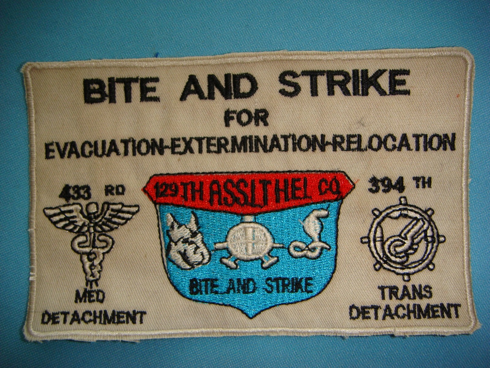 VIETNAM WAR PATCH, US 129th AHC BITE & STRIKE FOR EVAC-EXTERMINATION-RELOCATION