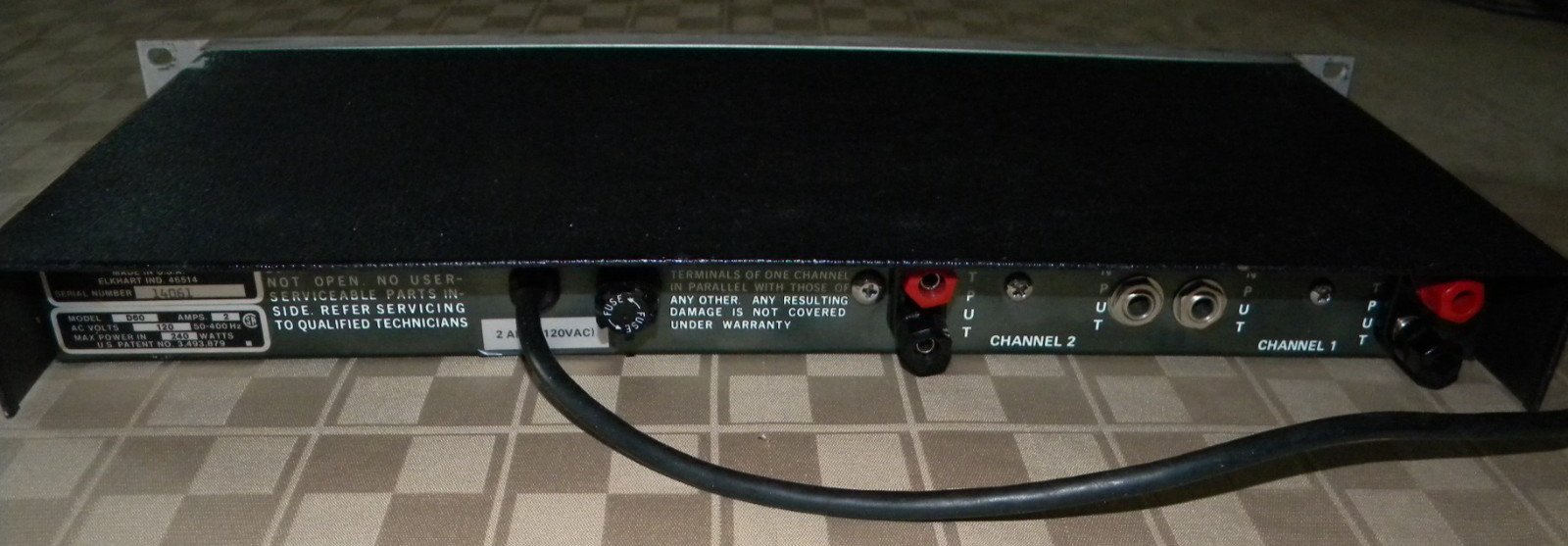 CROWN D60 AMPLIFIER WITH RACK MOUNT -- MADE IN USA