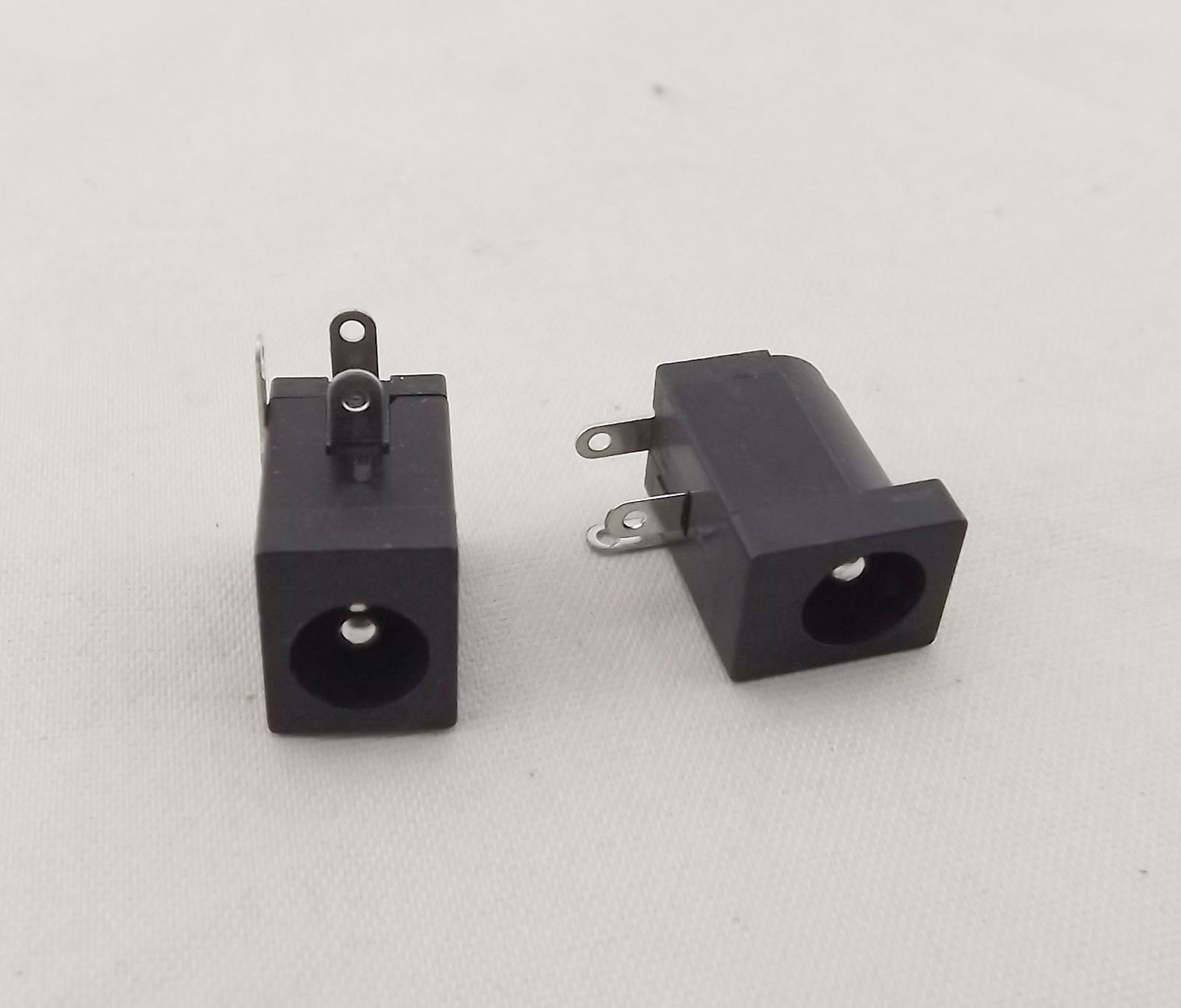 2x Connector 5.5x 2.5mm Female DC Power Supply 3 Pin Barrel-Type PCB Panel Mount