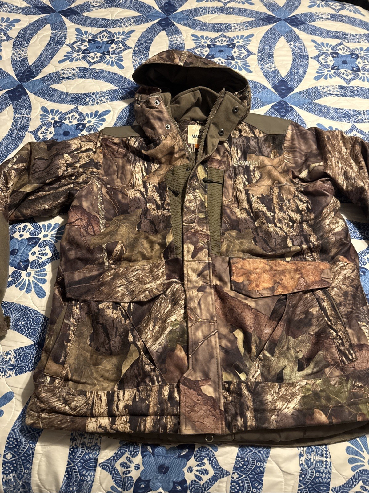 Magellan Outdoors Hunting/Shooting Camo Jacket Medium VGC Rubber Grips On Should