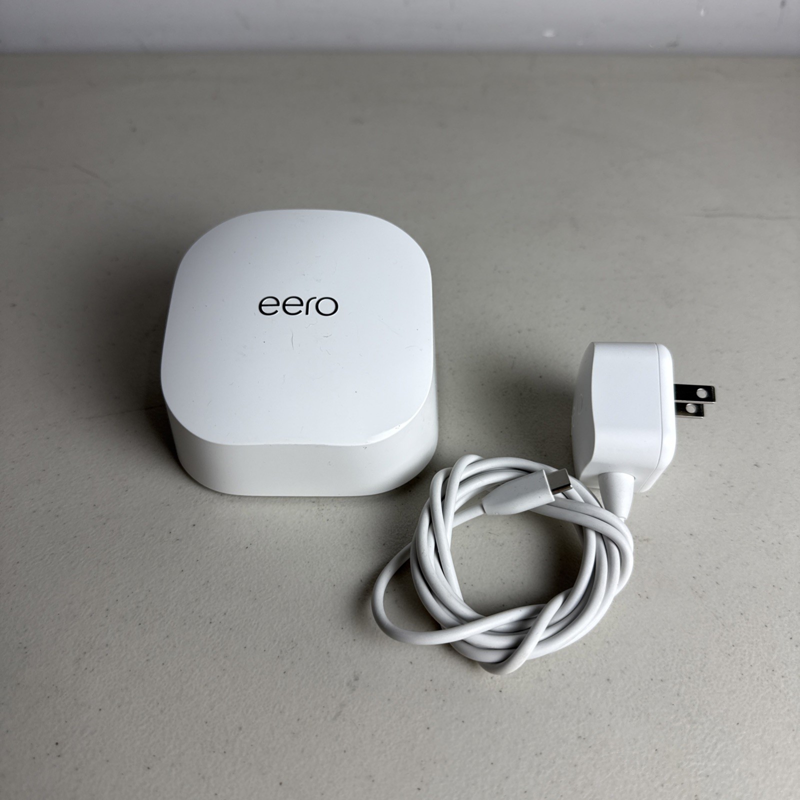 eero 6 AX1800 Dual-Band Mesh Wi-Fi 6 Router N010001 - U