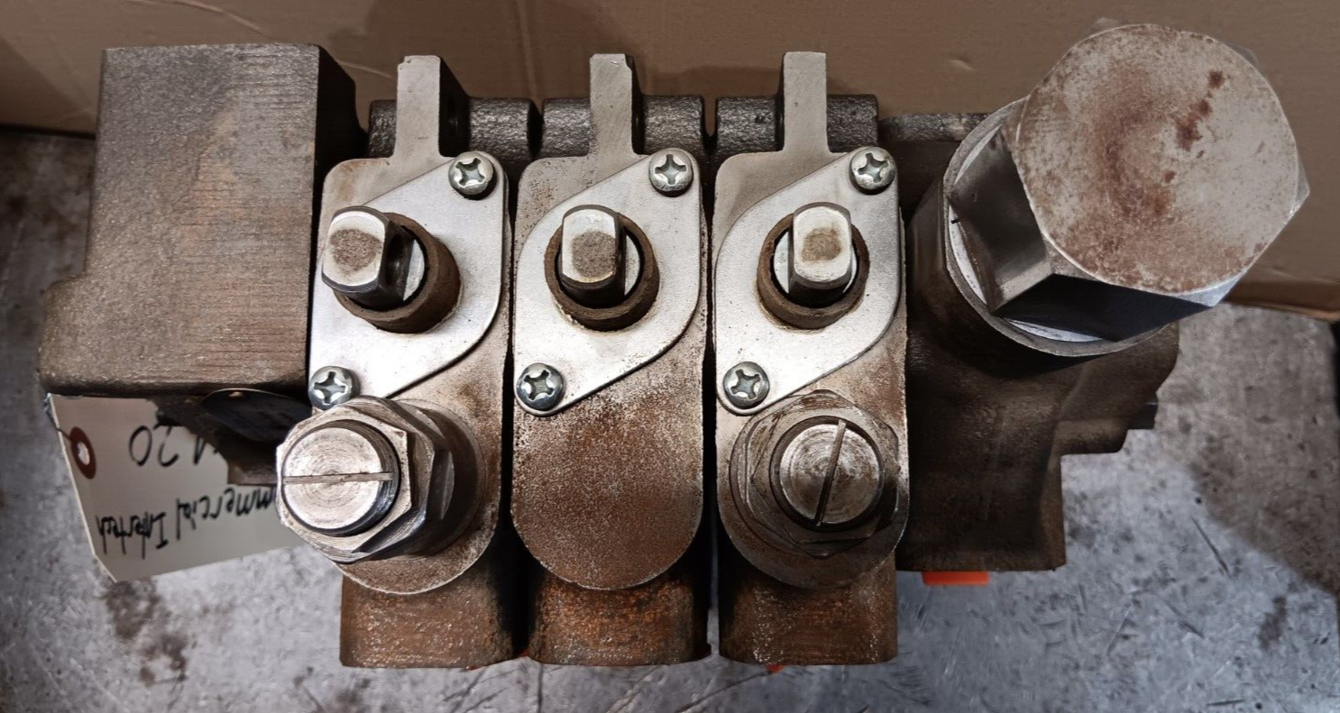 Commercial Intertech DVA 20, 3 Spool Valve 347-9203-842 (Main Valve)