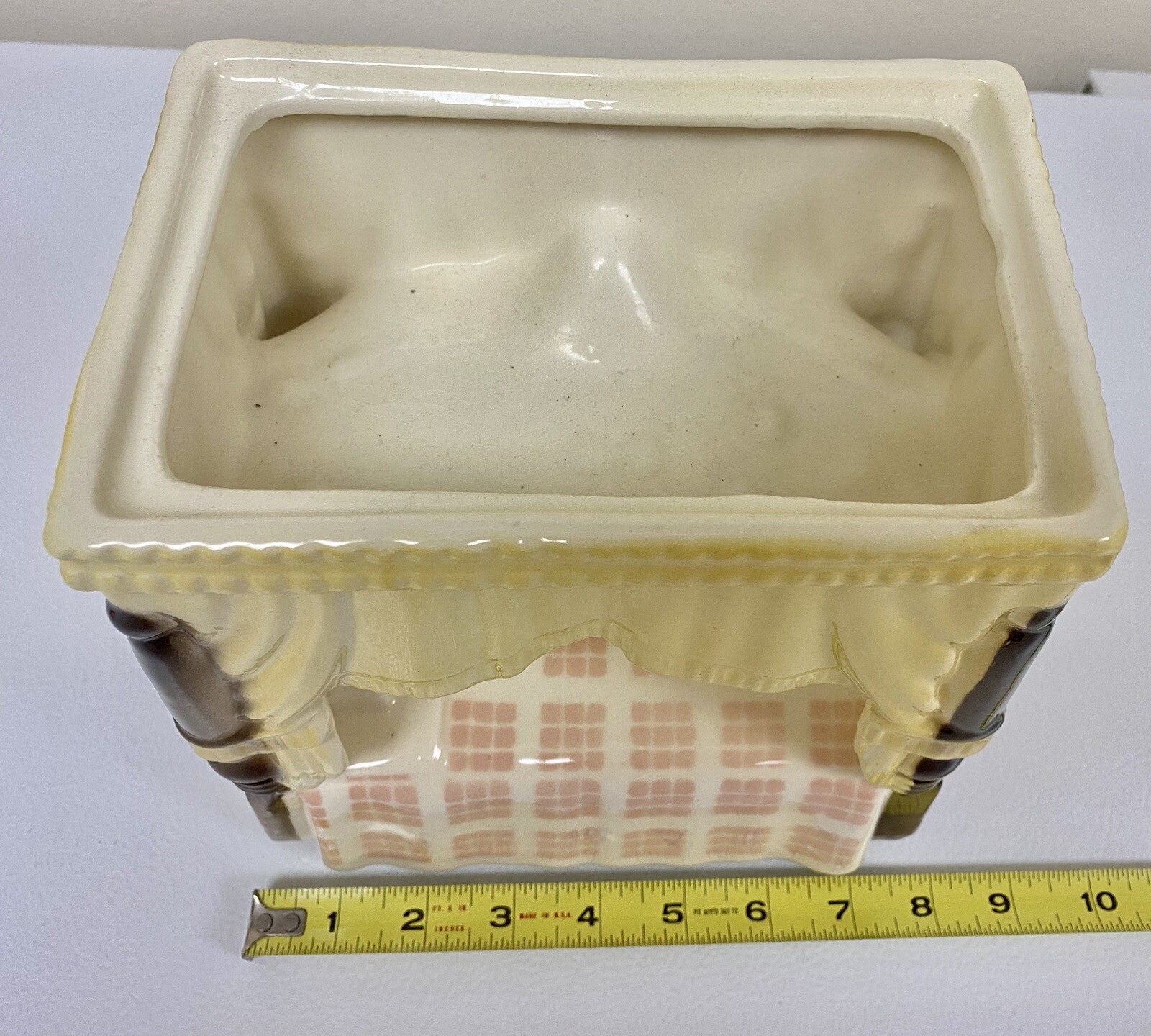 SHAWNEE POTTERY POSTER BED PLANTER YELLOW DRAPERY PINK CHECKER BED SPREAD NICE!