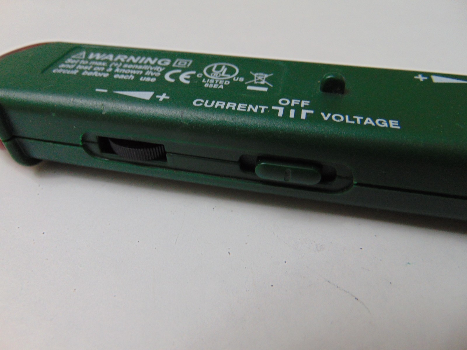 EXTECH Instruments AC Voltage & Current Detector DVA30 (12V-600V, 200mA-1000A)