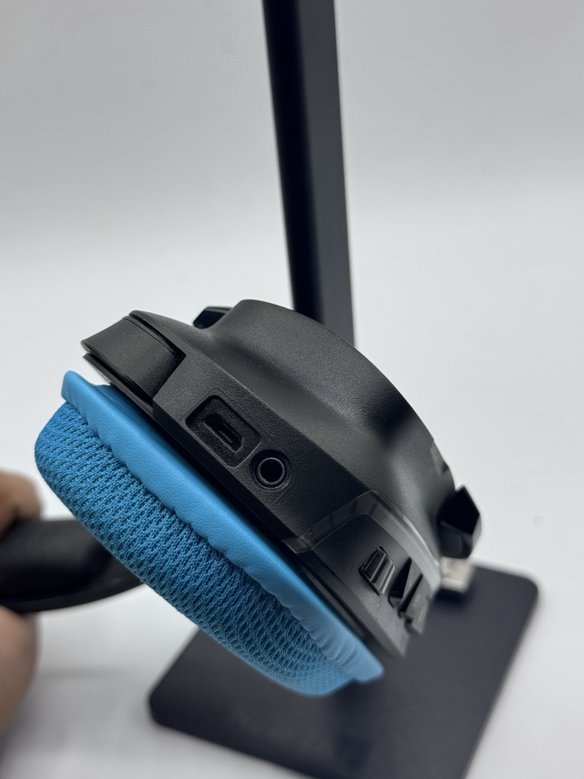 Logitech G935 Wireless DTS:X 7.1 Surround Sound LIGHTSYNC RGB PC Headset, READ