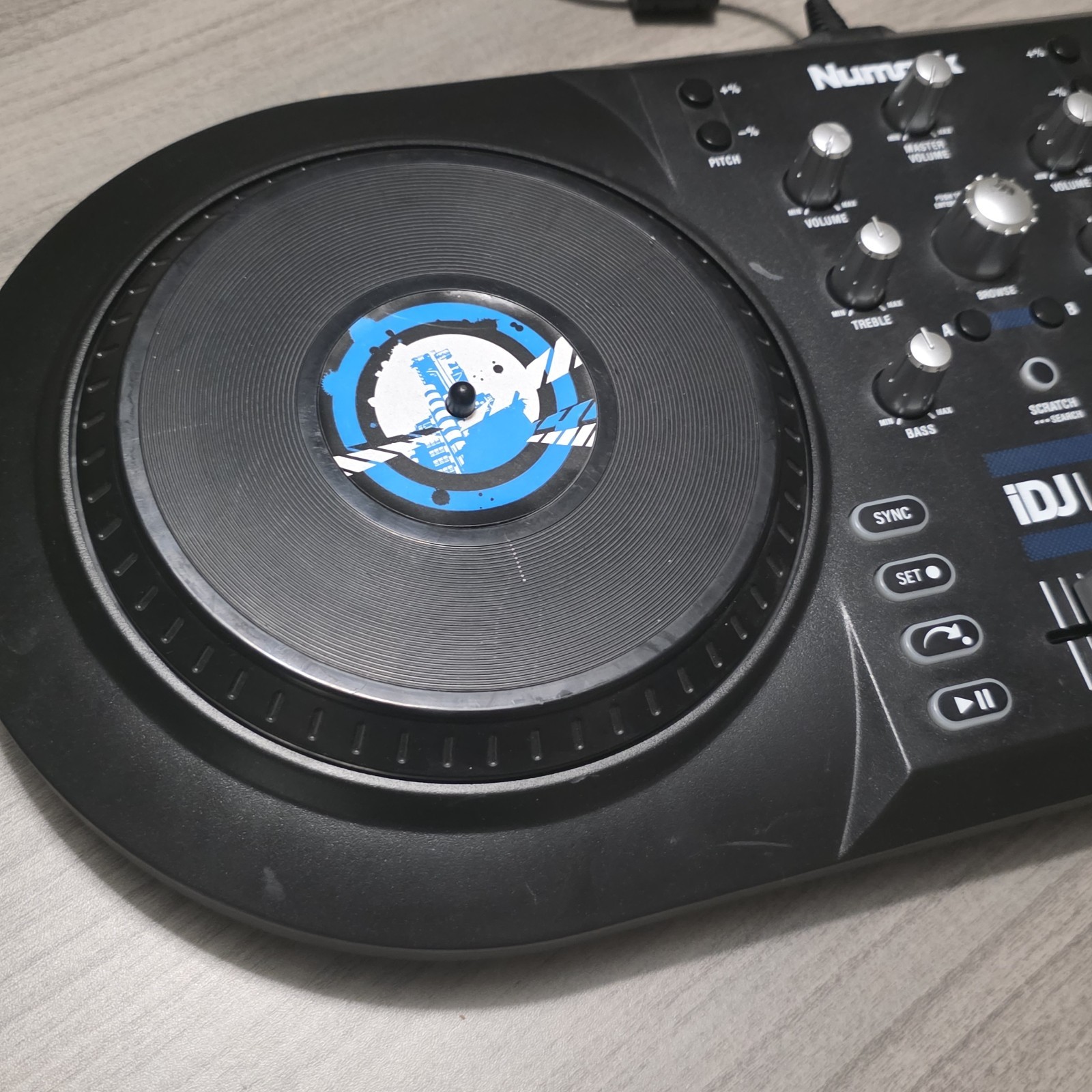 IDJ Live Numark Turntable Mixer, DJ, Controller, For iPhone, iPad or iPod Touch
