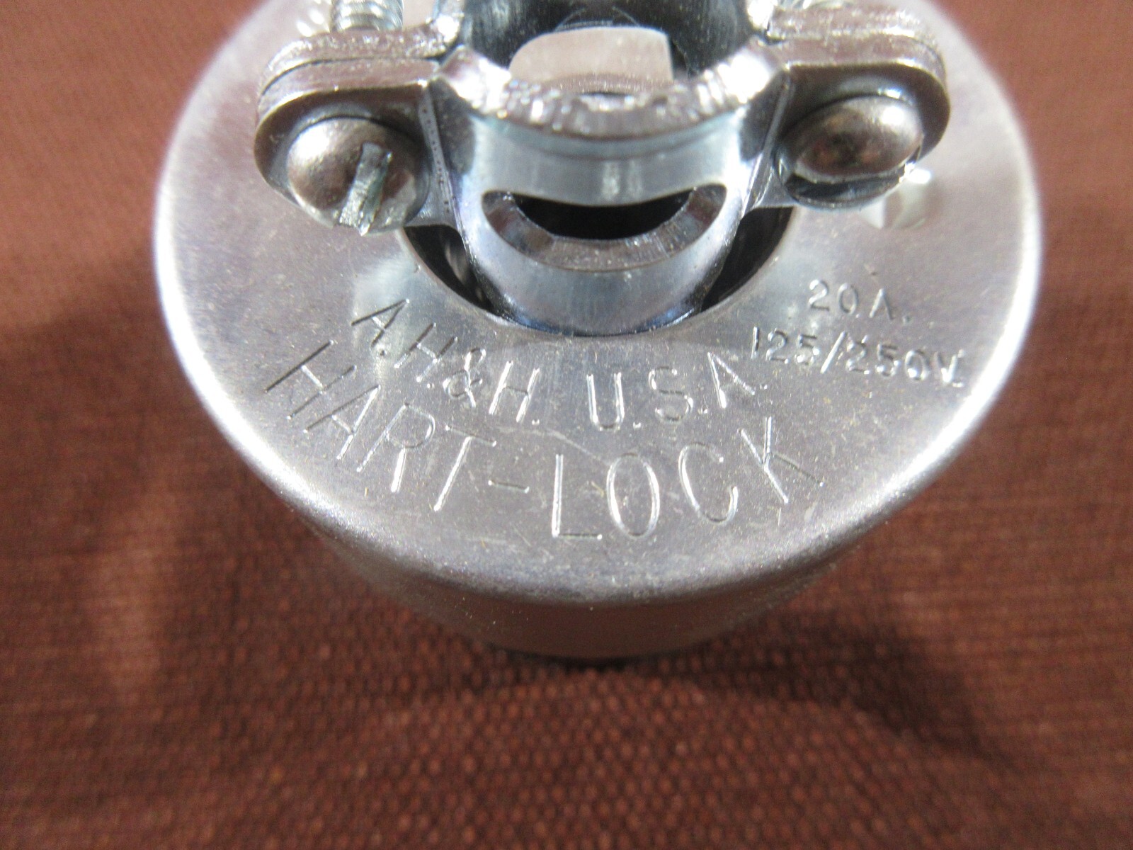 HART-LOCK 20A 125/250V FEMALE Turn & Pull Locking Connector Plug 3 Pole 3 Wire