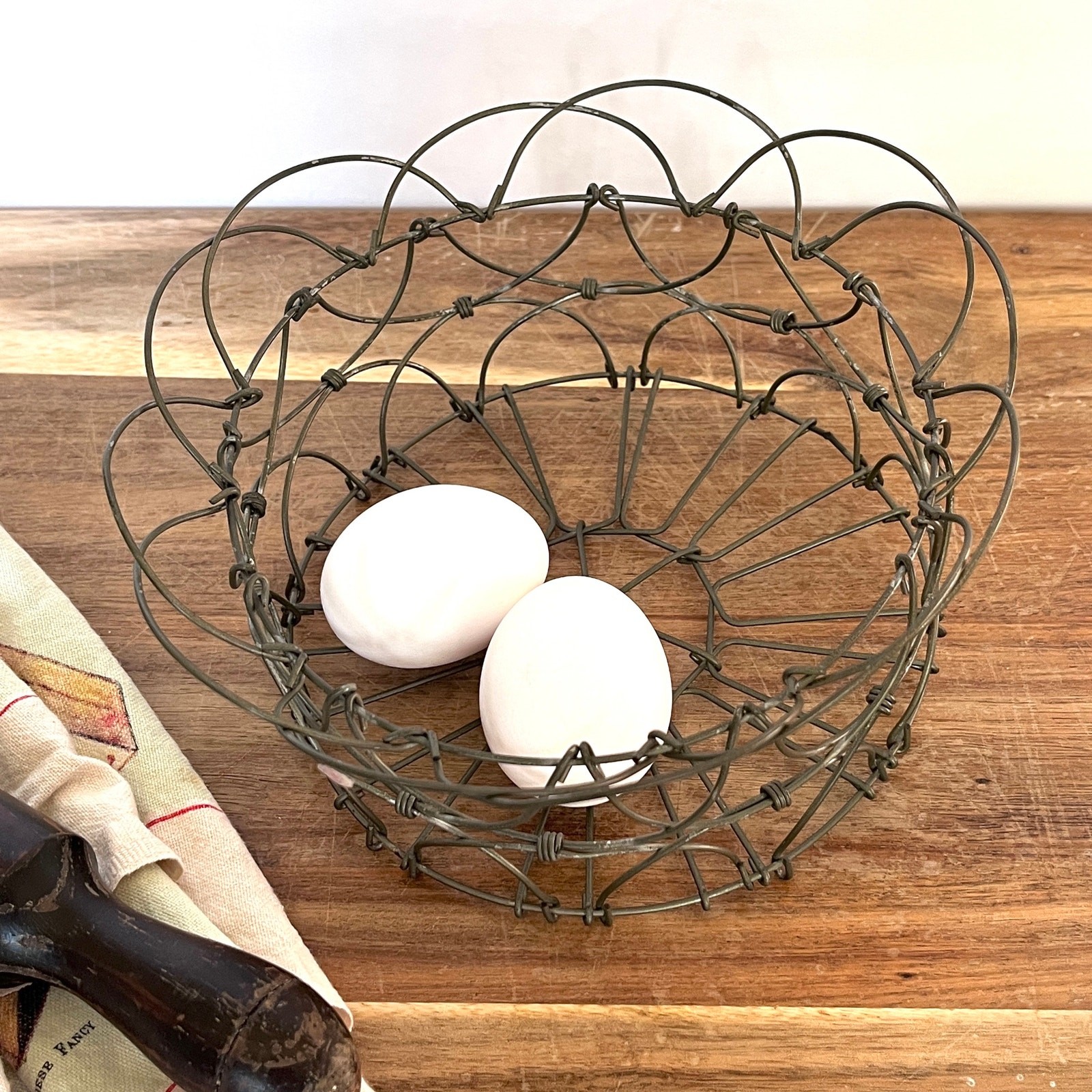 VTG French Wire Collapsible Egg Basket Scallop Edge Country Farmhouse Cottage