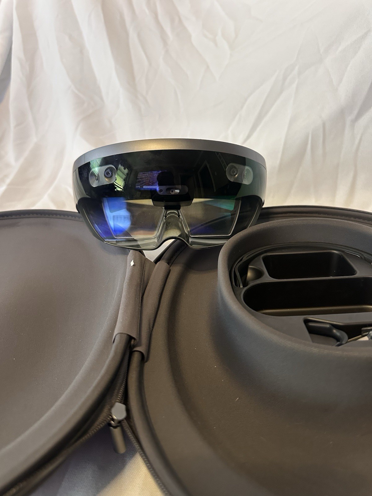 Microsoft HoloLens Developer Edition 1st Generation & Genuine Carry Case