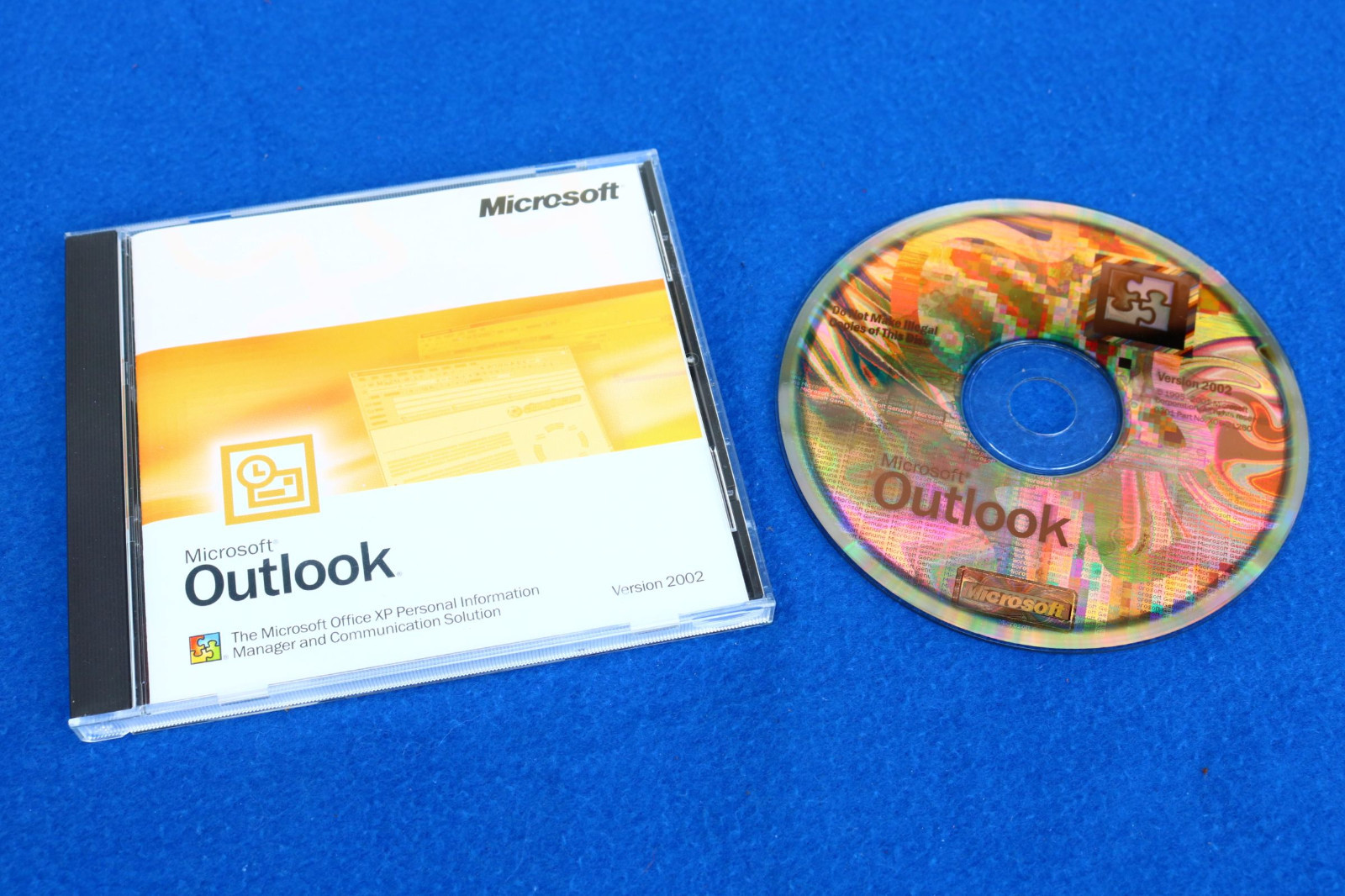 Microsoft Outlook 2002 Install CD with license Key YP