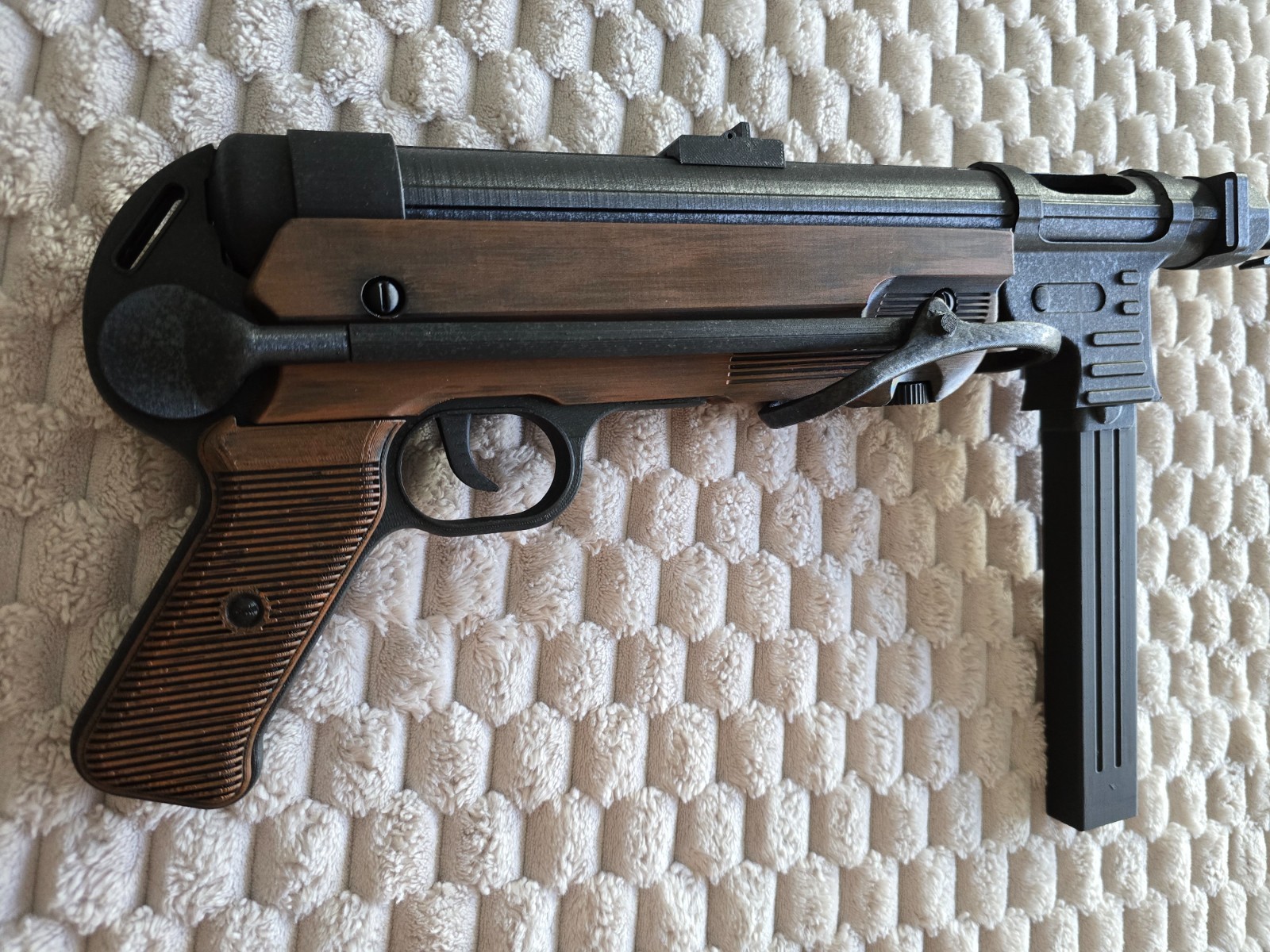 3D Printed MP40 Replica WWII – Handcrafted – Moving Parts – Non-functional
