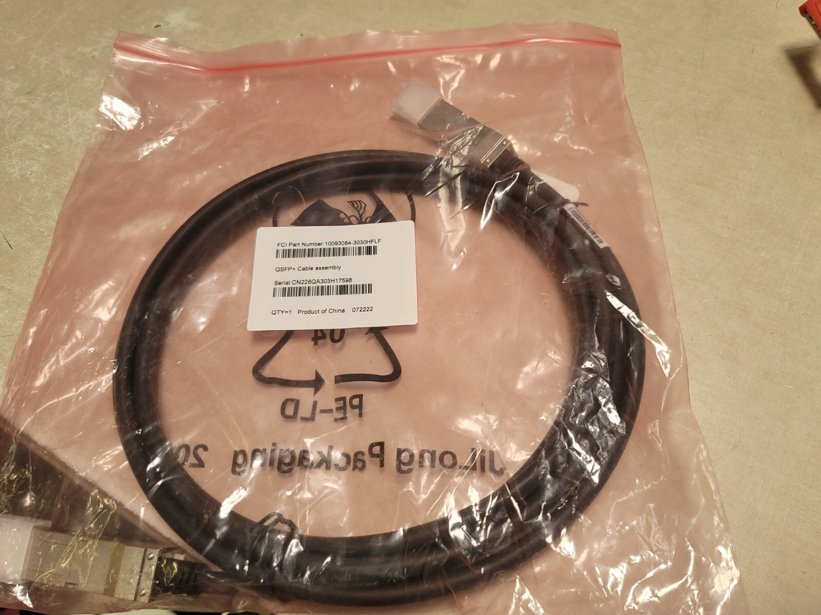 Amphenol FCI QSFP Ethernet Cables 10093084-3030HFLF 28ANG