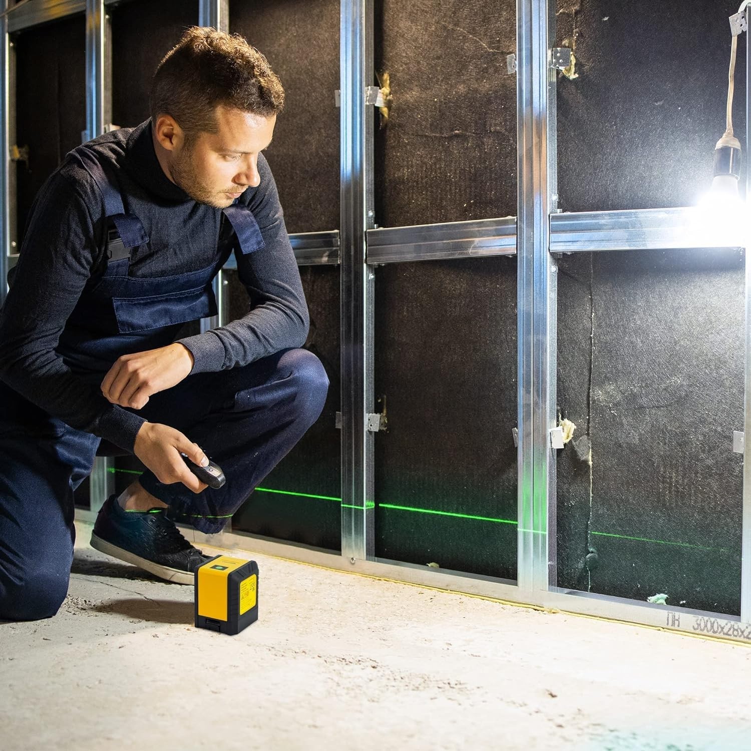 Horizontal/Vertical and Cross-Line Class II Laser Level, 59 Ft / 708 In