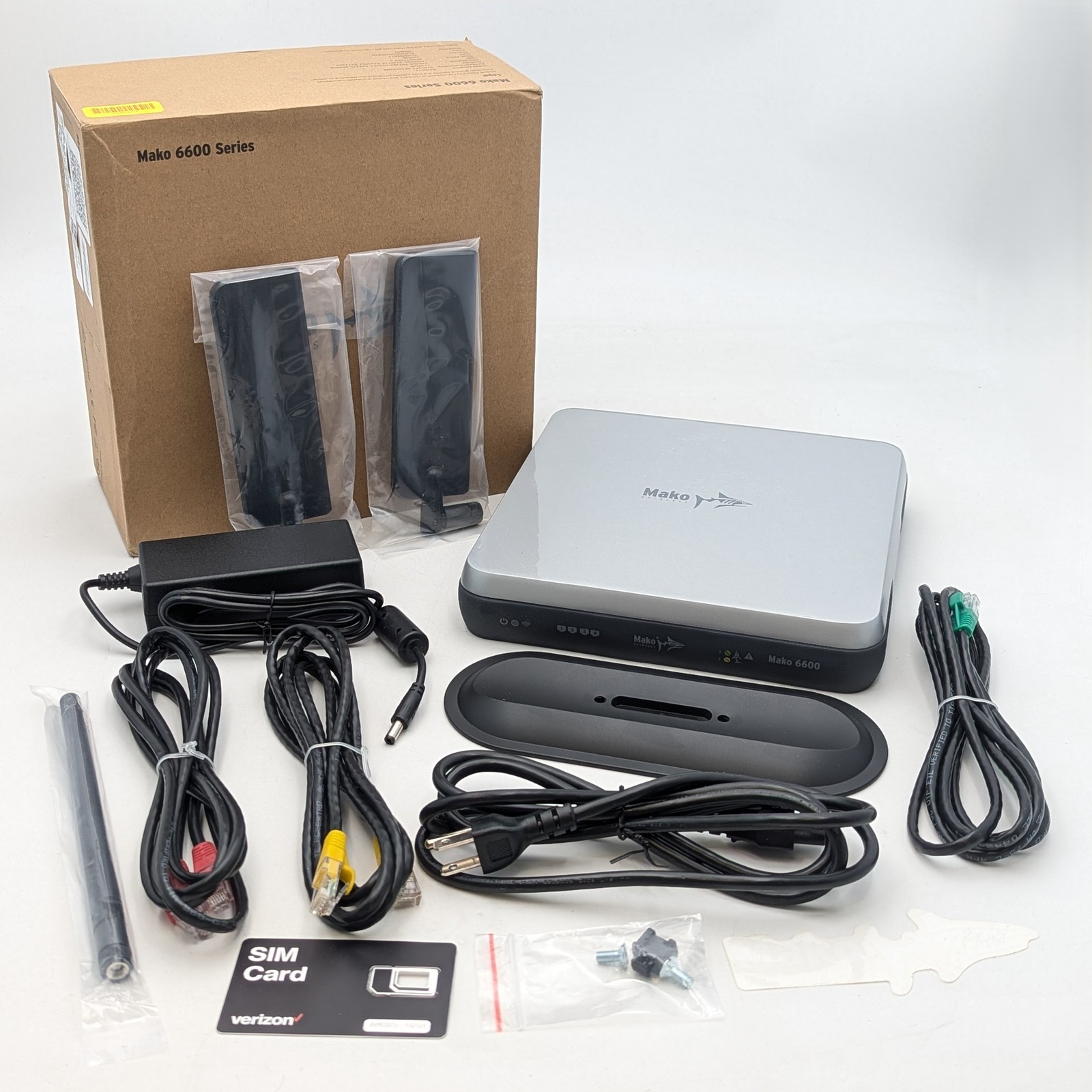 Mako Networks 660 Series 4-Port Security Appliance (6600-M-W1-LTE) Gray
