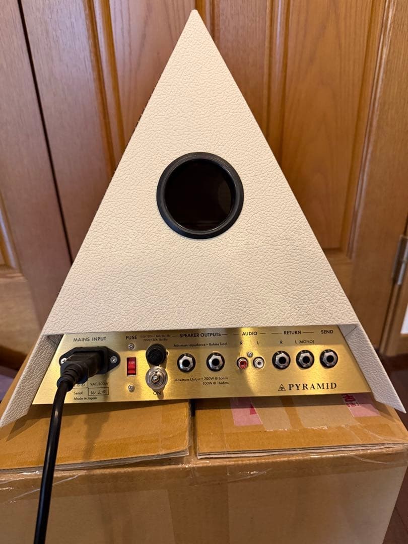 ZICCA AX Char Pyramid Amp Head White