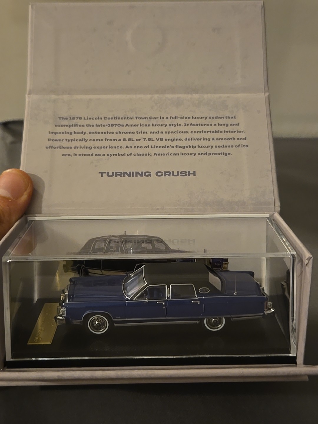 Turning Crush x SunStar 1:64 1979 Lincoln Continental Town Car Diecast Car Blue