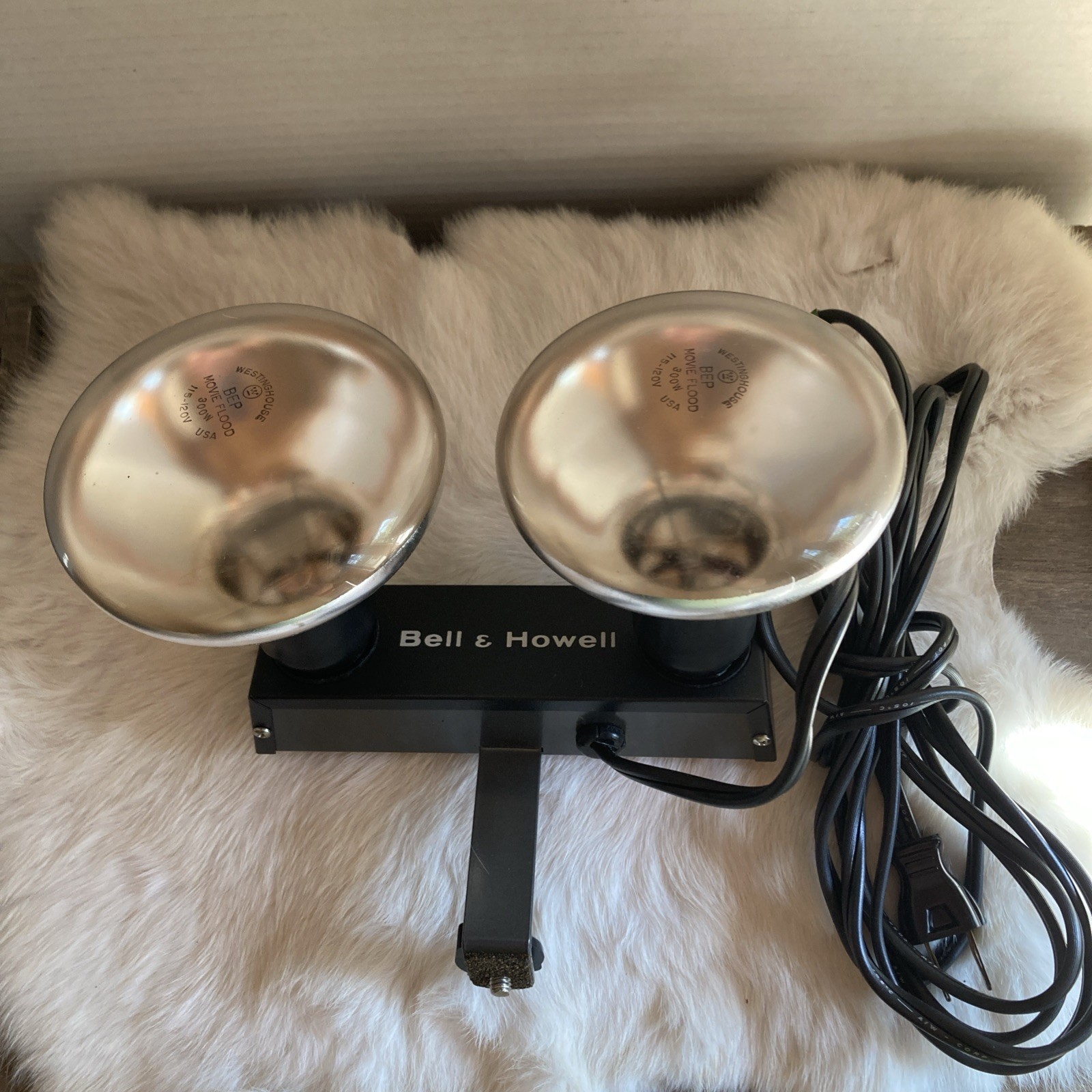 Vintage Bell & Howell Photo Light Kit with 2 Bulbs - Works Great