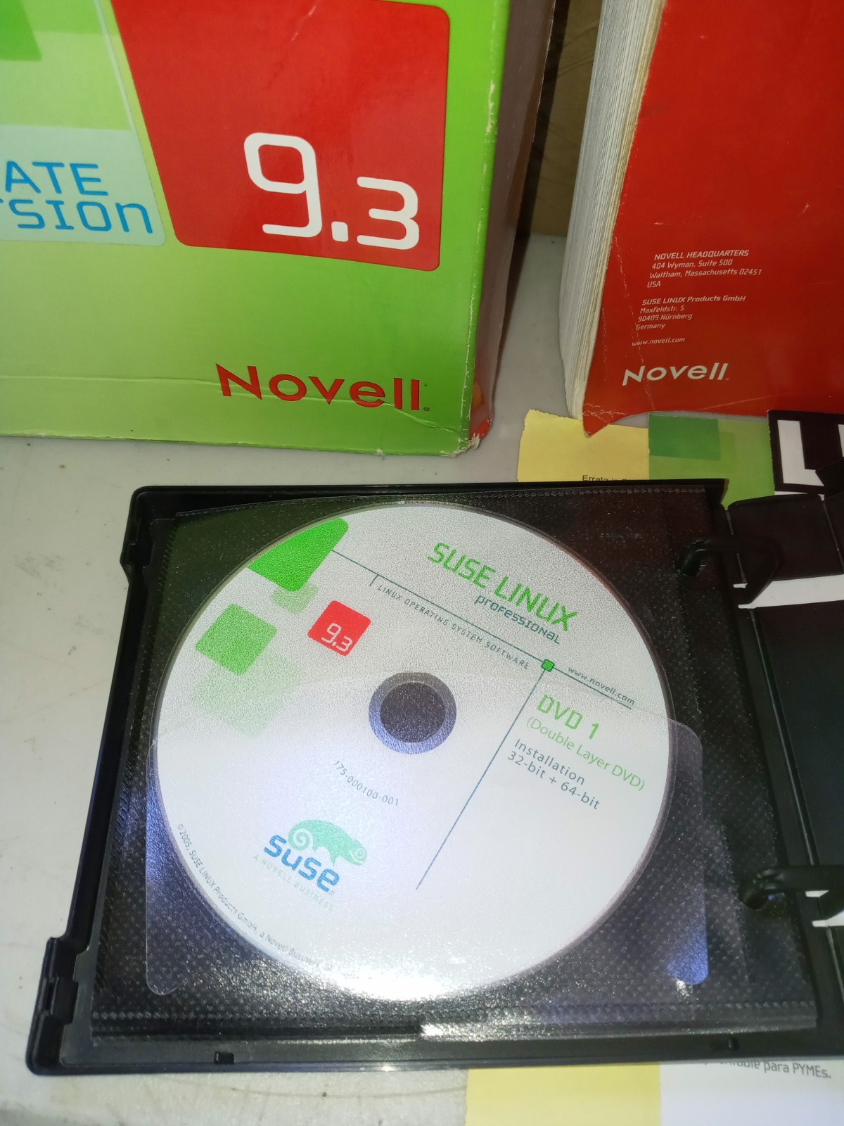 SUSE LINUX Professional 9.3 Includes 7 CD's, Guide Etc. Big Box Novell