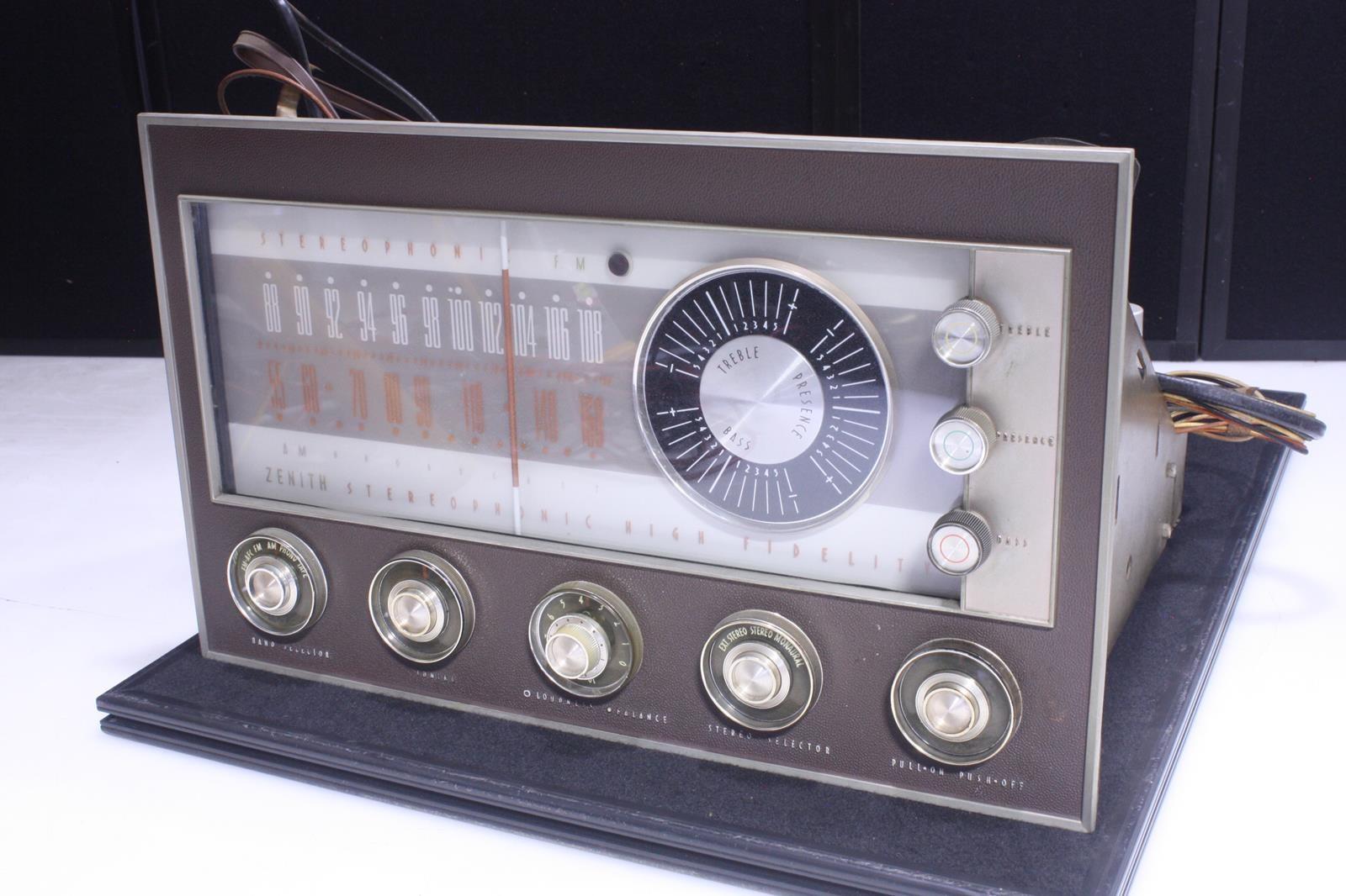 ZENITH MK2670 1963 Vintage, Collectible.STEREO Radio Receiver AS IS SKU 224134