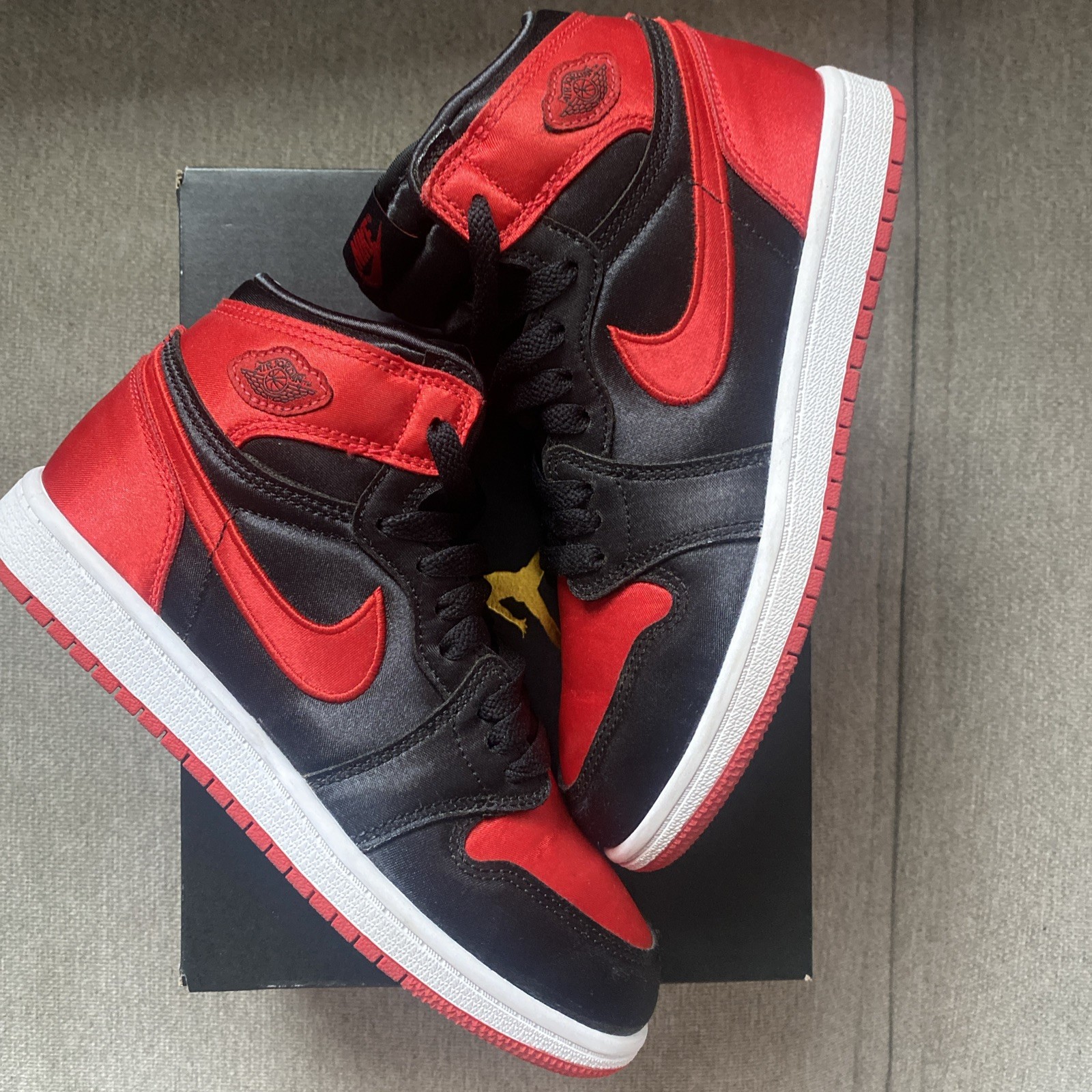 Jordan 1 Retro High Og (PS) Black/ University Red-white SATIN Size 2.5