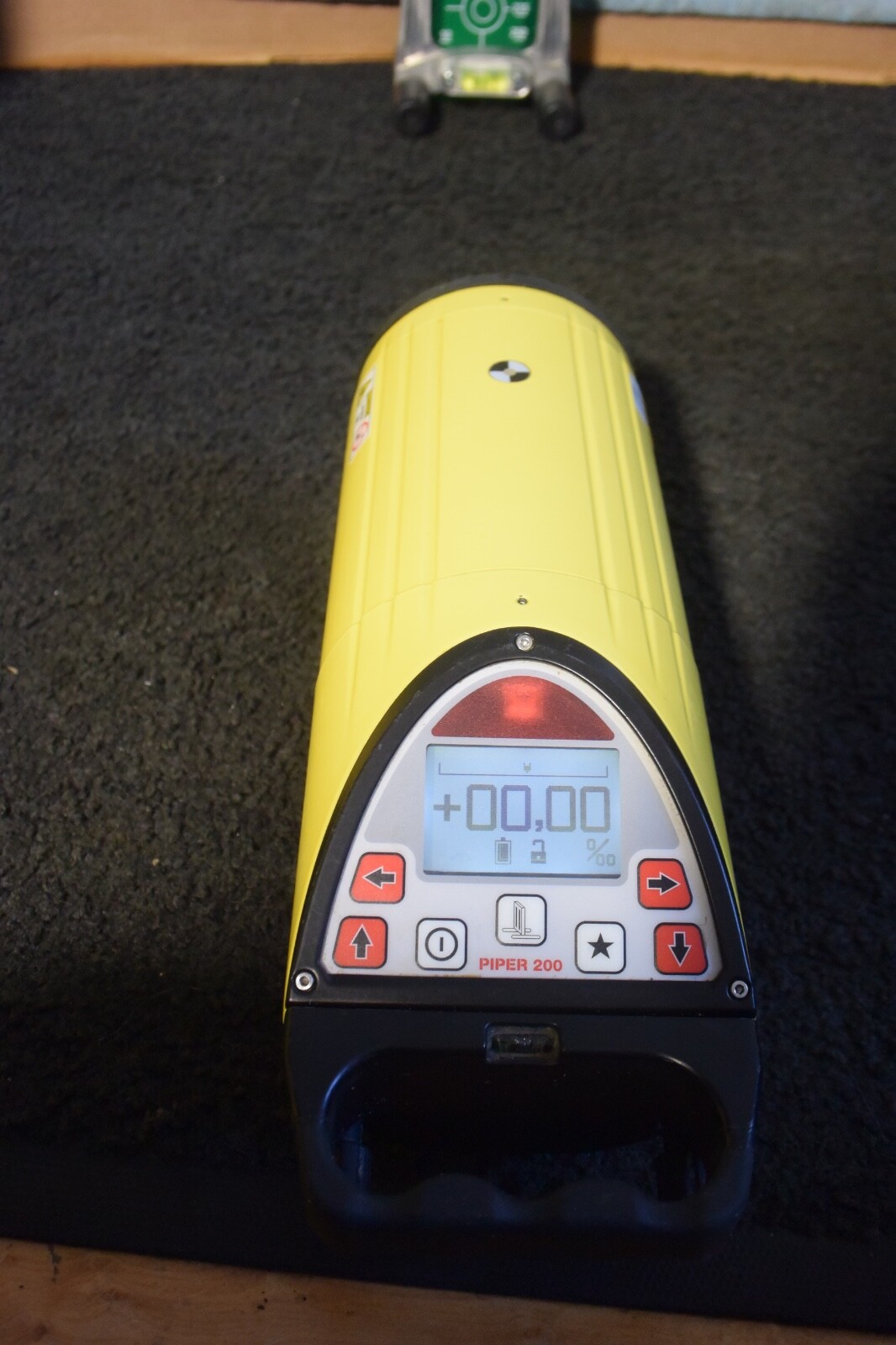 Leica Model Piper 200G Green Beam Straight Pipe Laser with 4 Sets of Legs CLEAN!