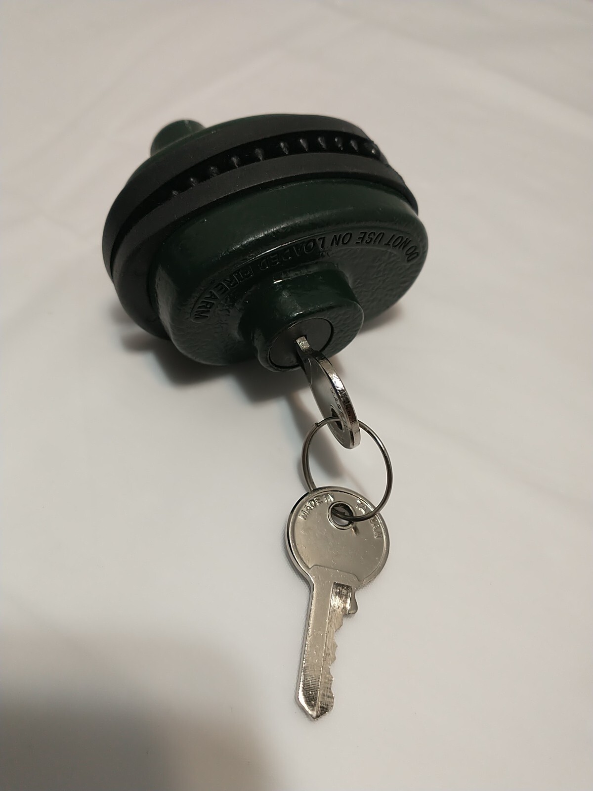 SHOT LOCK Gun TRIGGER LOCK 2 Keys GREEN Read Desc See Pics