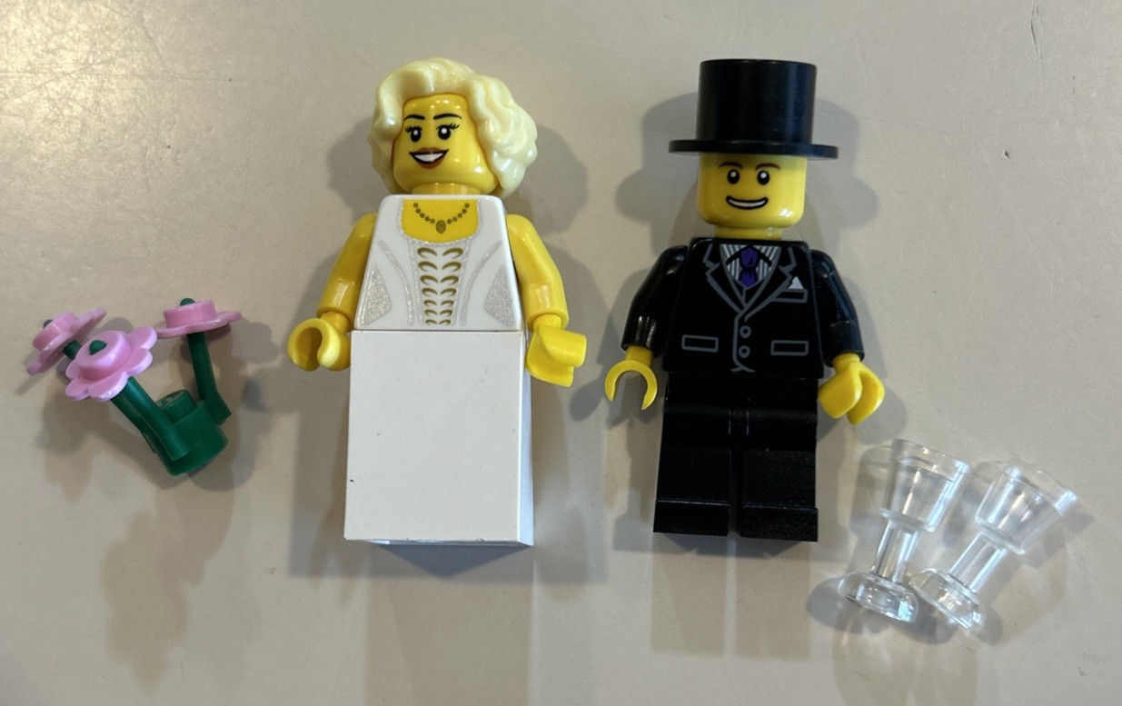 Lego City Minifigure Lot - Blonde Bride & Groom With Accessories