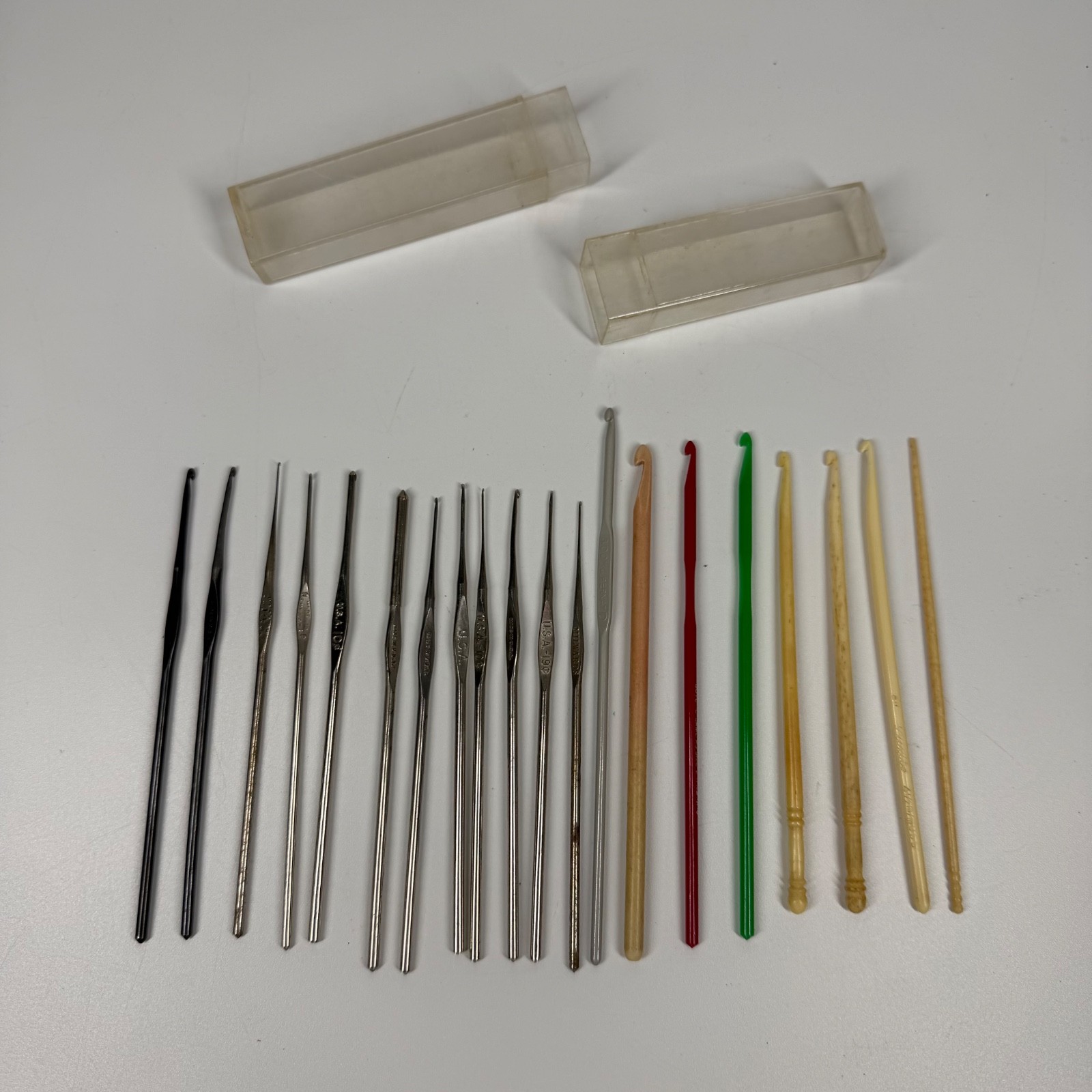 20 Vintage Crochet Hook Lot Antique Bone Boye Milward Luxite L'Oreal Bernat Hero
