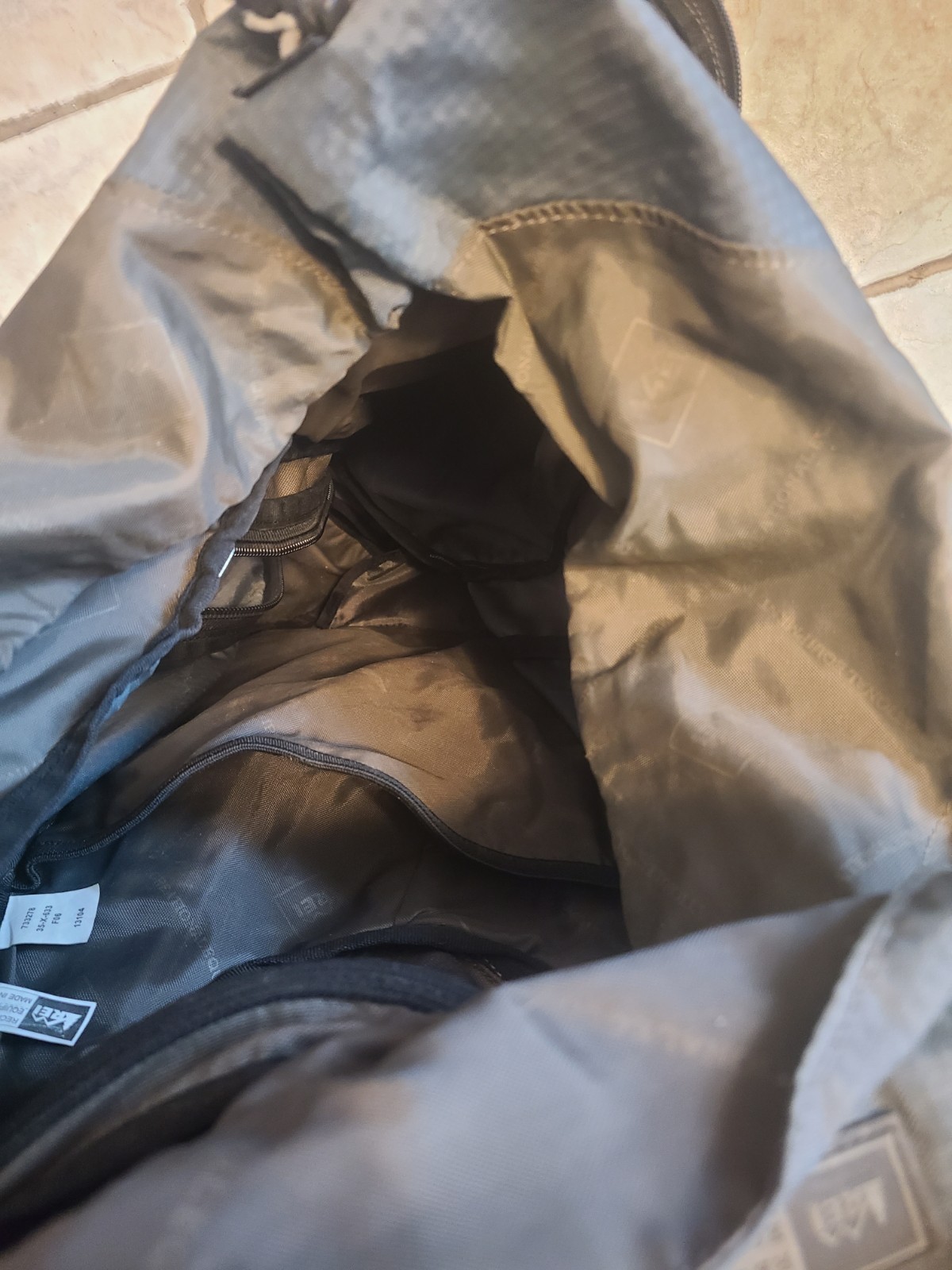 REI Saturn Internal Frame Hiking Camping Backpack Read Description