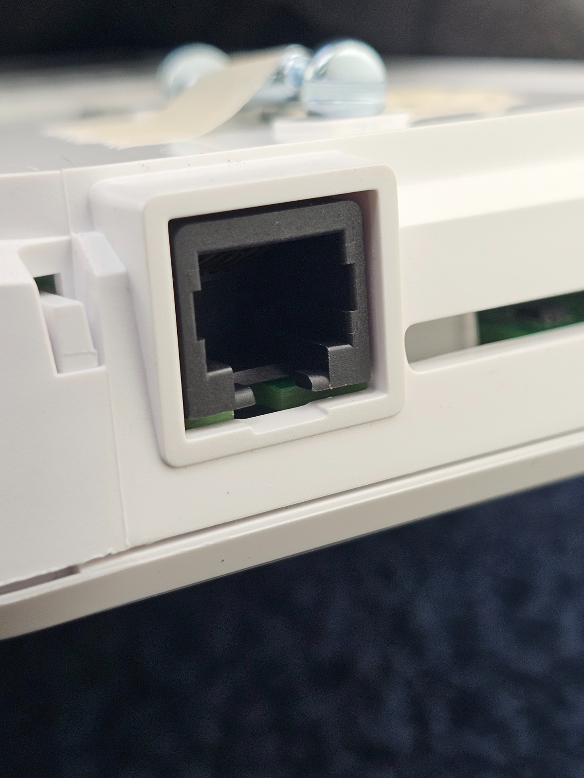 JOHNSON CONTROLS A163818R4G: Surface-Mounted NS8000 Series Network Sensor