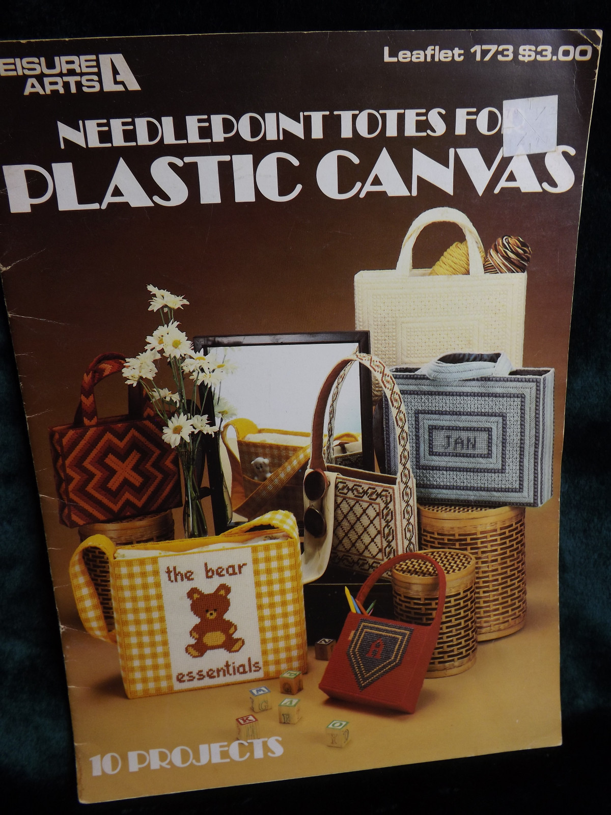 Leisure Arts Needlepoint Totes For Plastic Canvas Booklet #173 10 Projects 1980