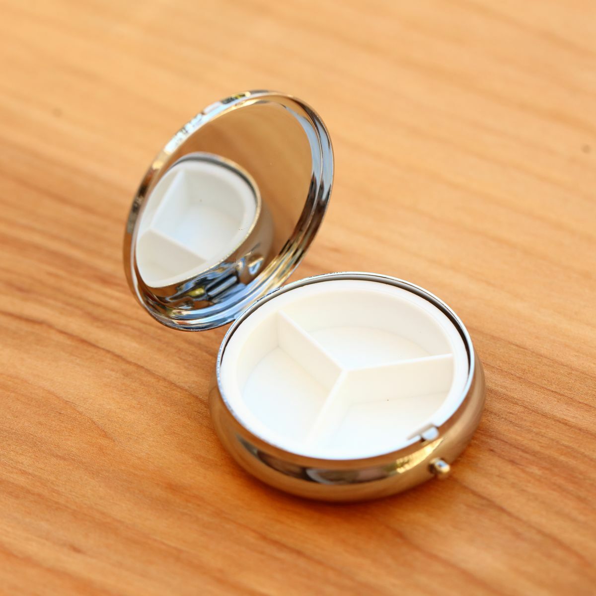 Alien Medicine Vitamin Compact Pill Box