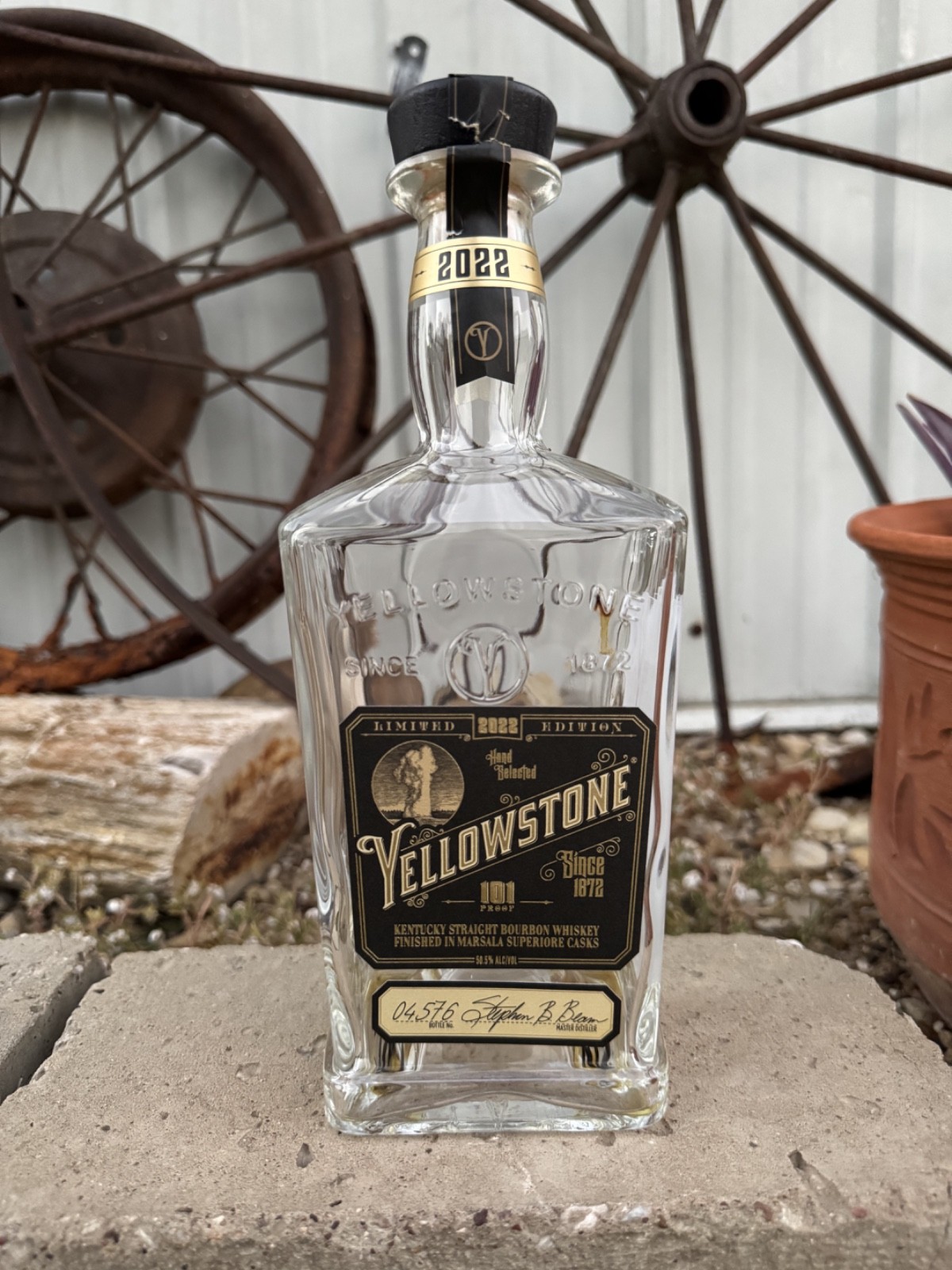 Yellowstone Limited Edition 2022 Bourbon Whiskey Bottle Unrinsed 101 proof