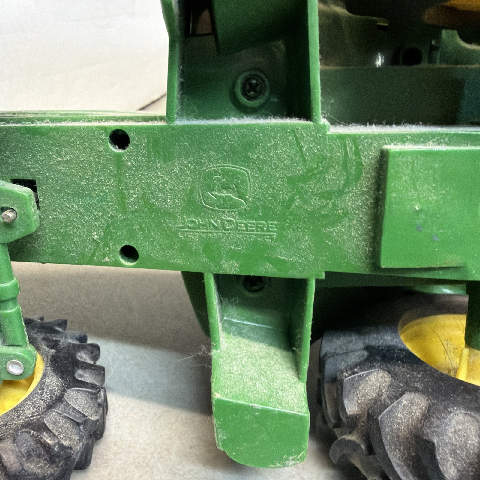 ERTL John Deere Tractor & Trailer 1759 Die Cast / Plastic