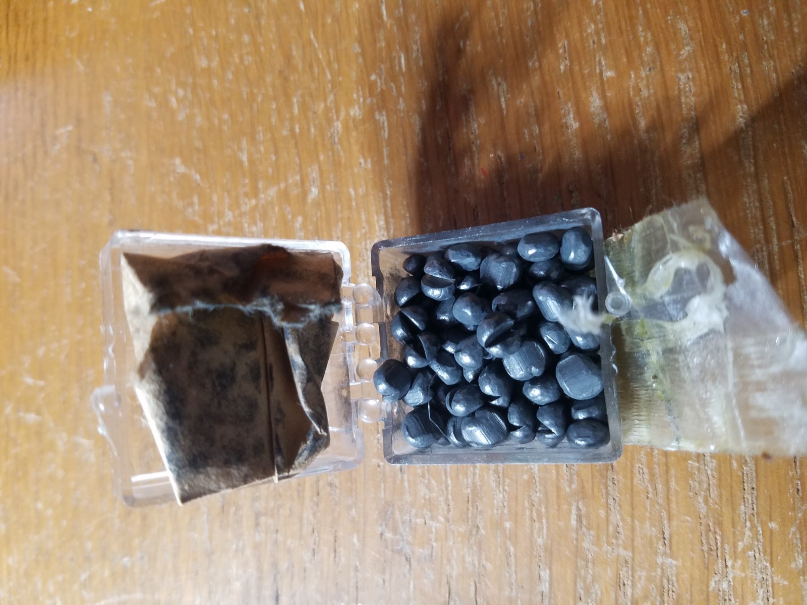 FISHING ITEMS IN DAMAGED PLASTIC CASE ***ASSORTED ITEMS*** VINTAGE