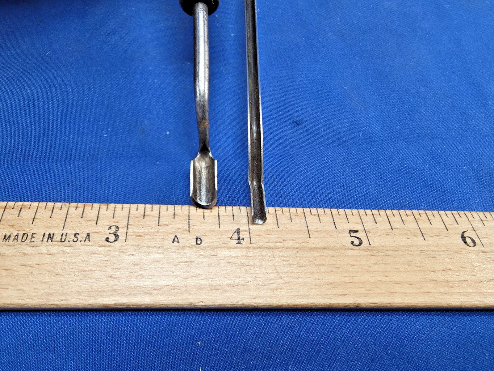 Pair of Small Front Bent Carving Tools - Gouges Chisels 1/8" & 1/4"