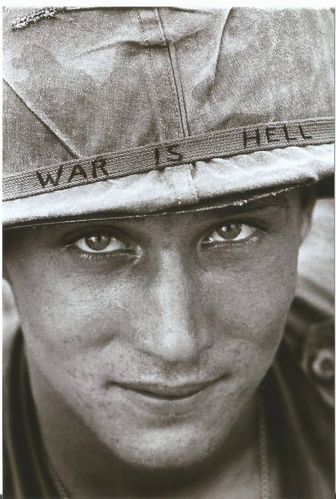 Vietnam  War  Photos --  US Soldier ( War Is Hell )