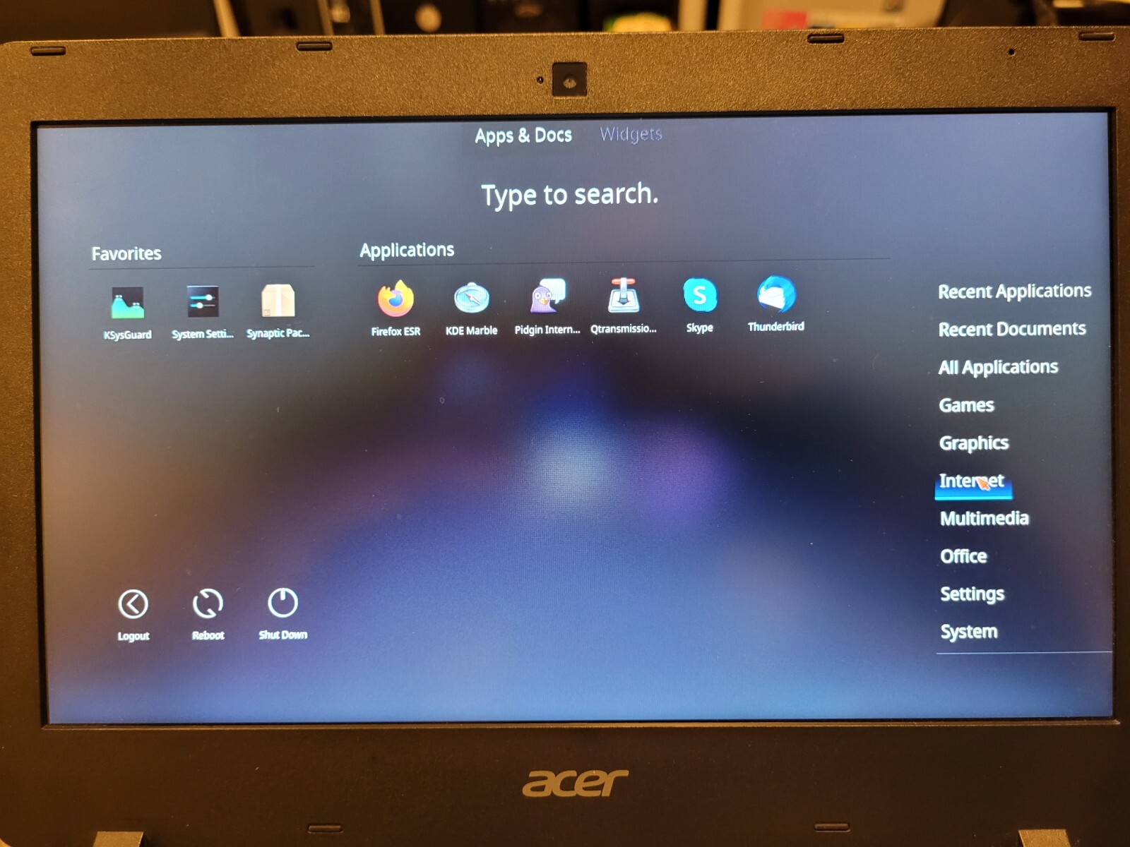 Netrunner Desktop Bootable Linux on 4G USB Stick!
